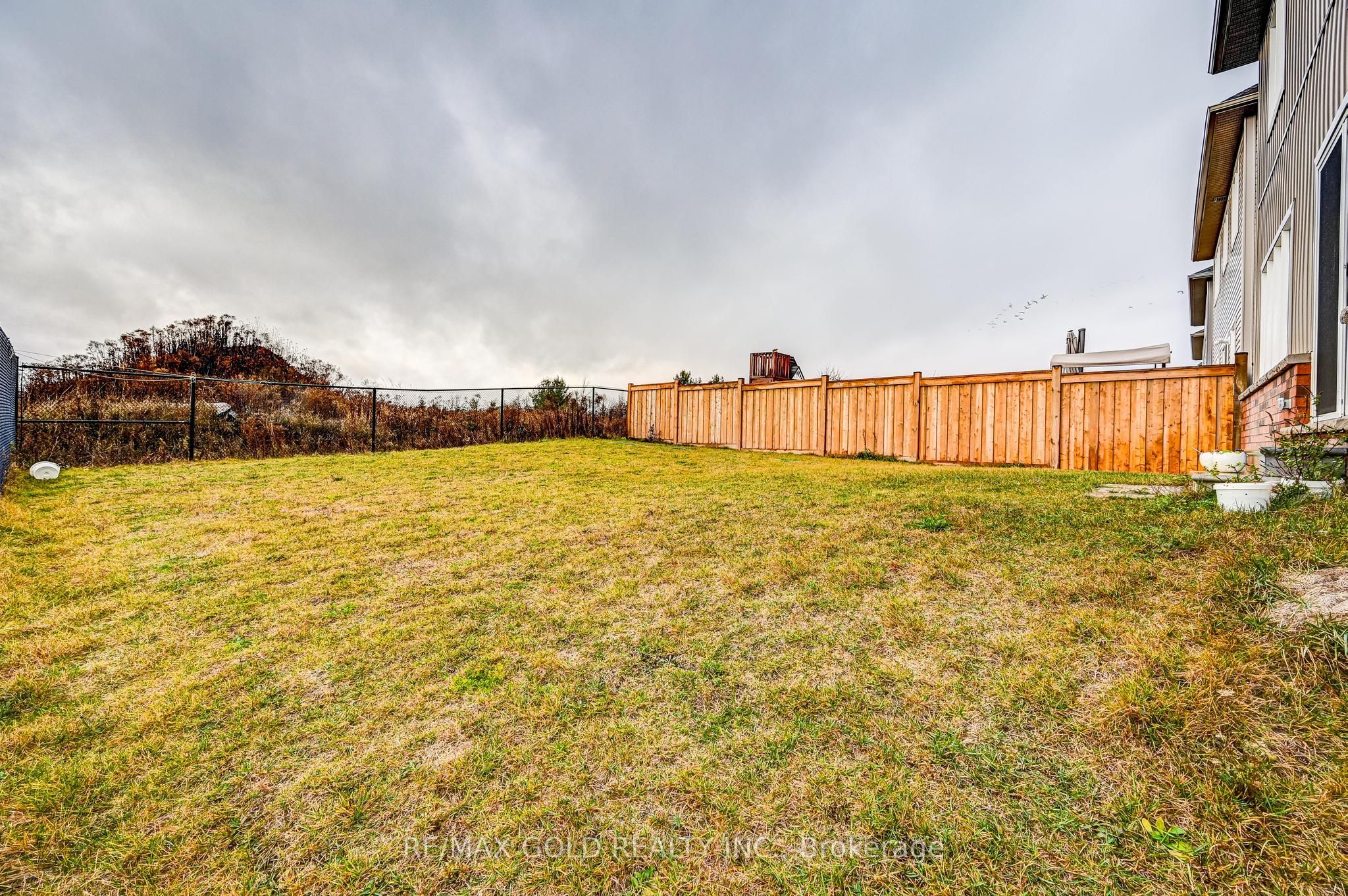 84 Atlantis Drive W Property Photo 33