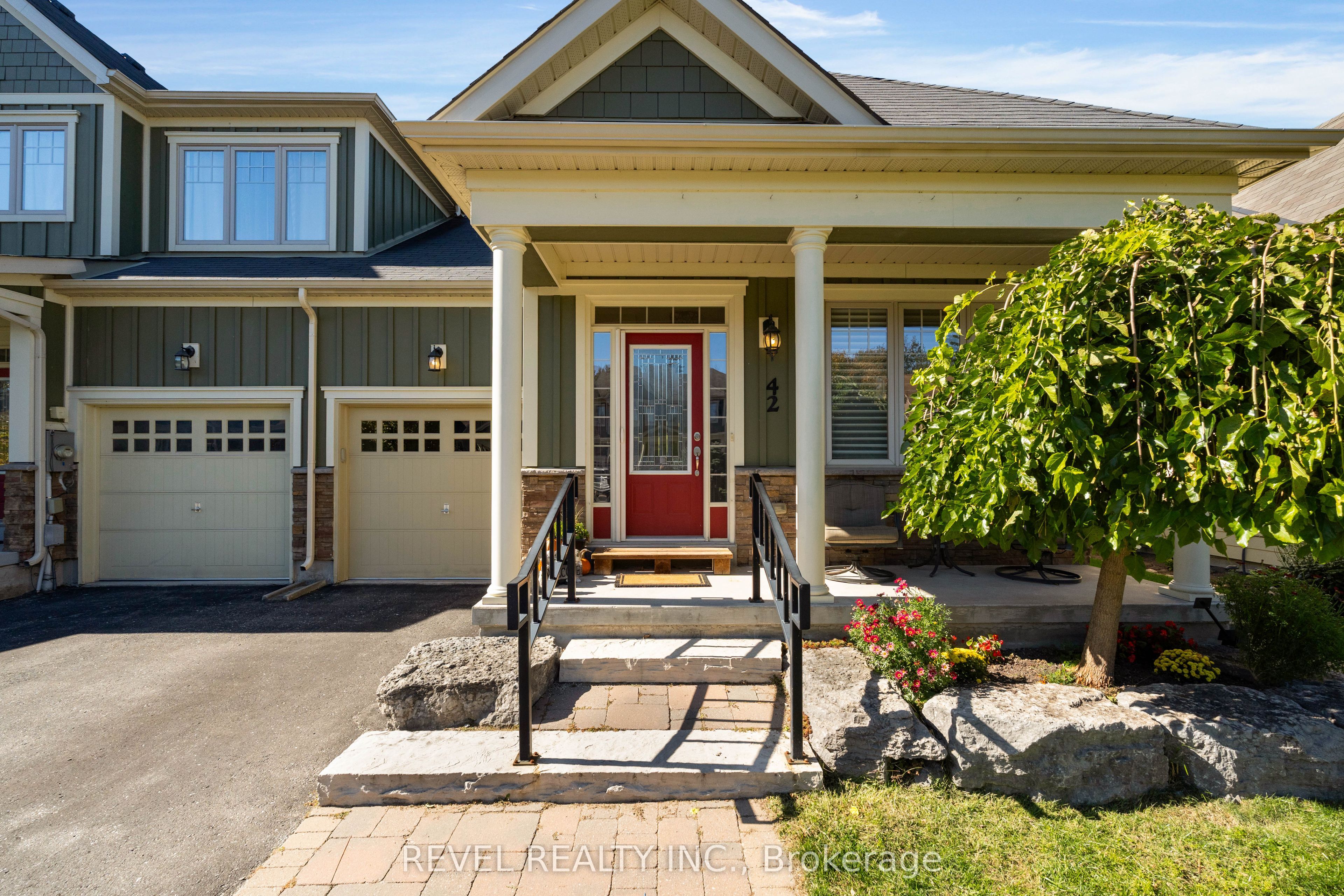 42 Sandy Coast Crescent Property Photo 1