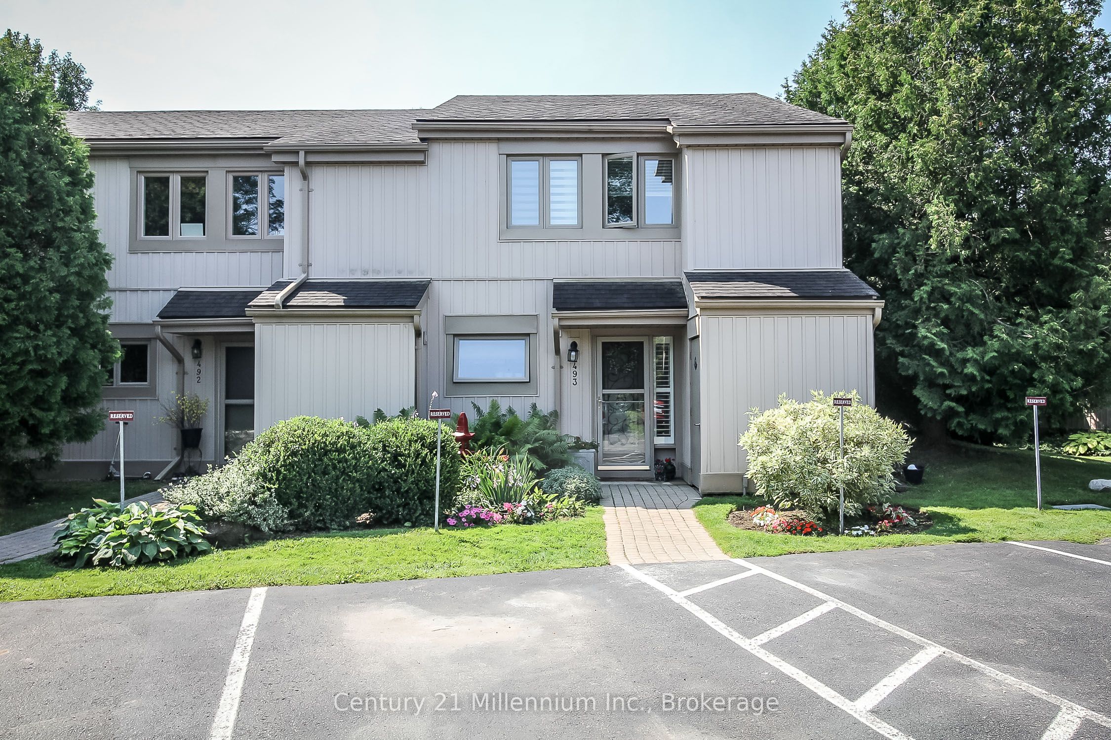 493 Oxbow Crescent Property Photo 1