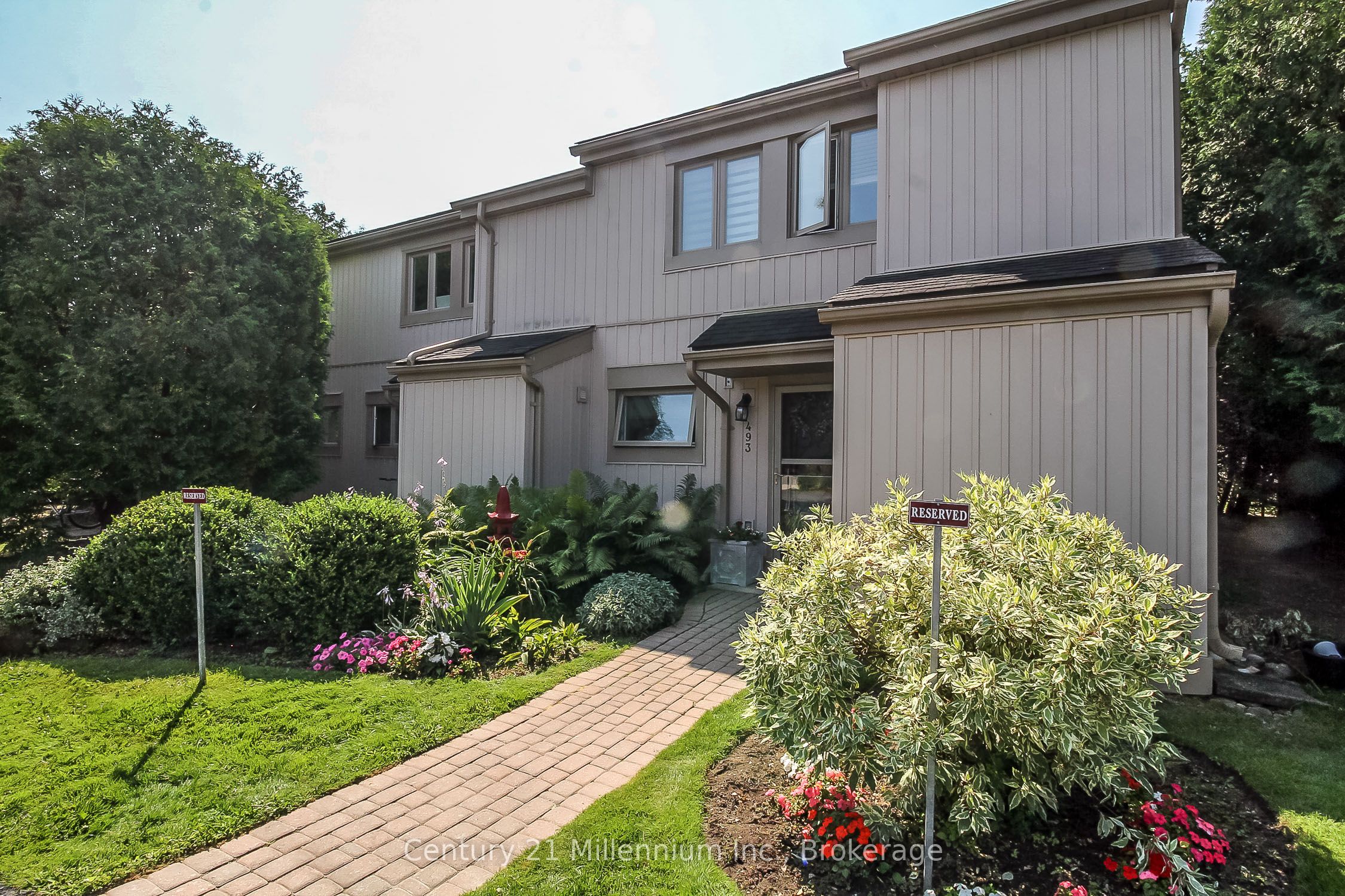 493 Oxbow Crescent Property Photo 2
