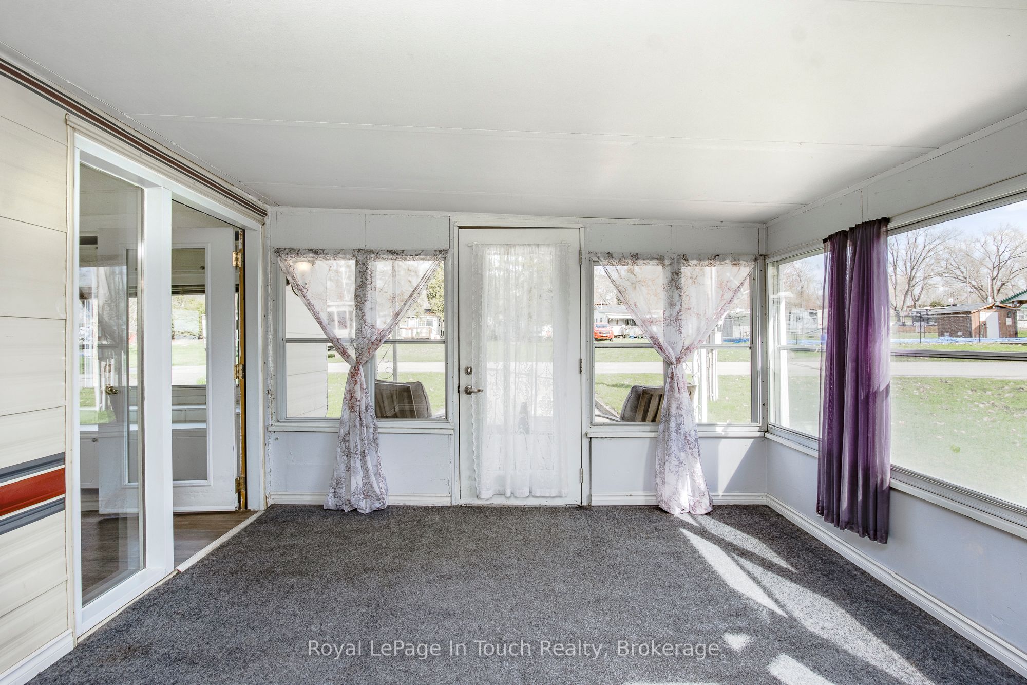8 Lakeshore Road Property Photo 4