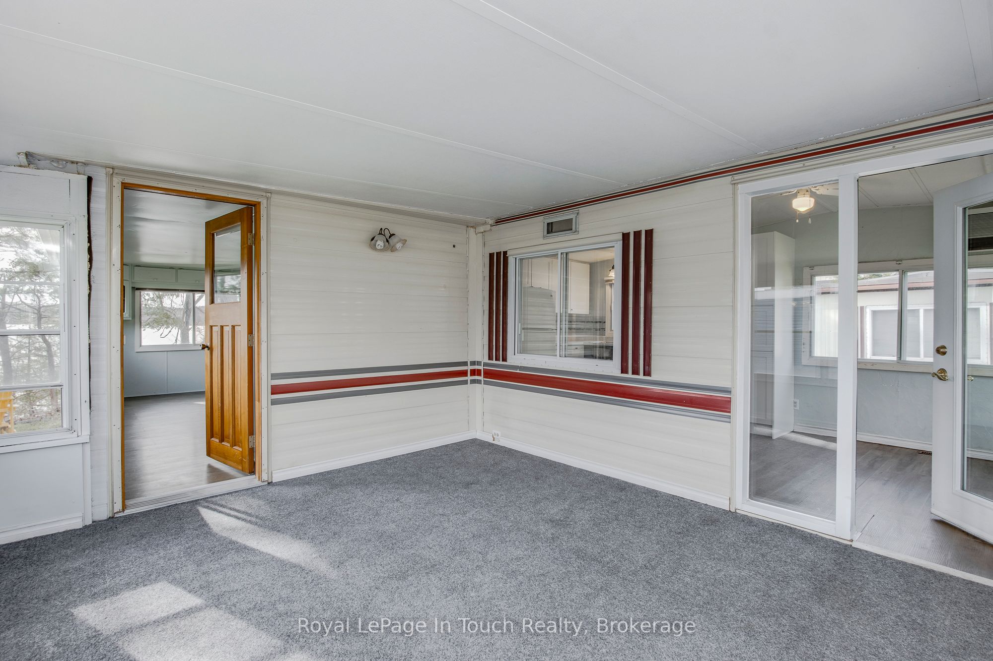 8 Lakeshore Road Property Photo 5