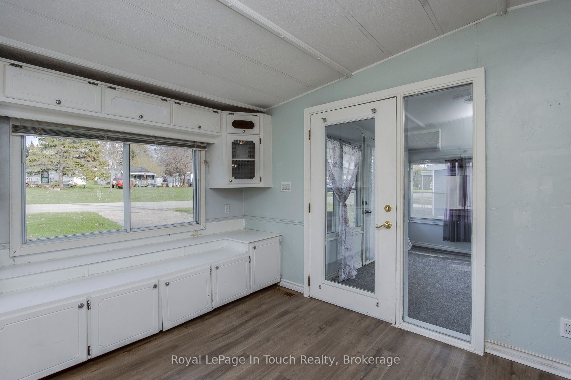 8 Lakeshore Road Property Photo 6