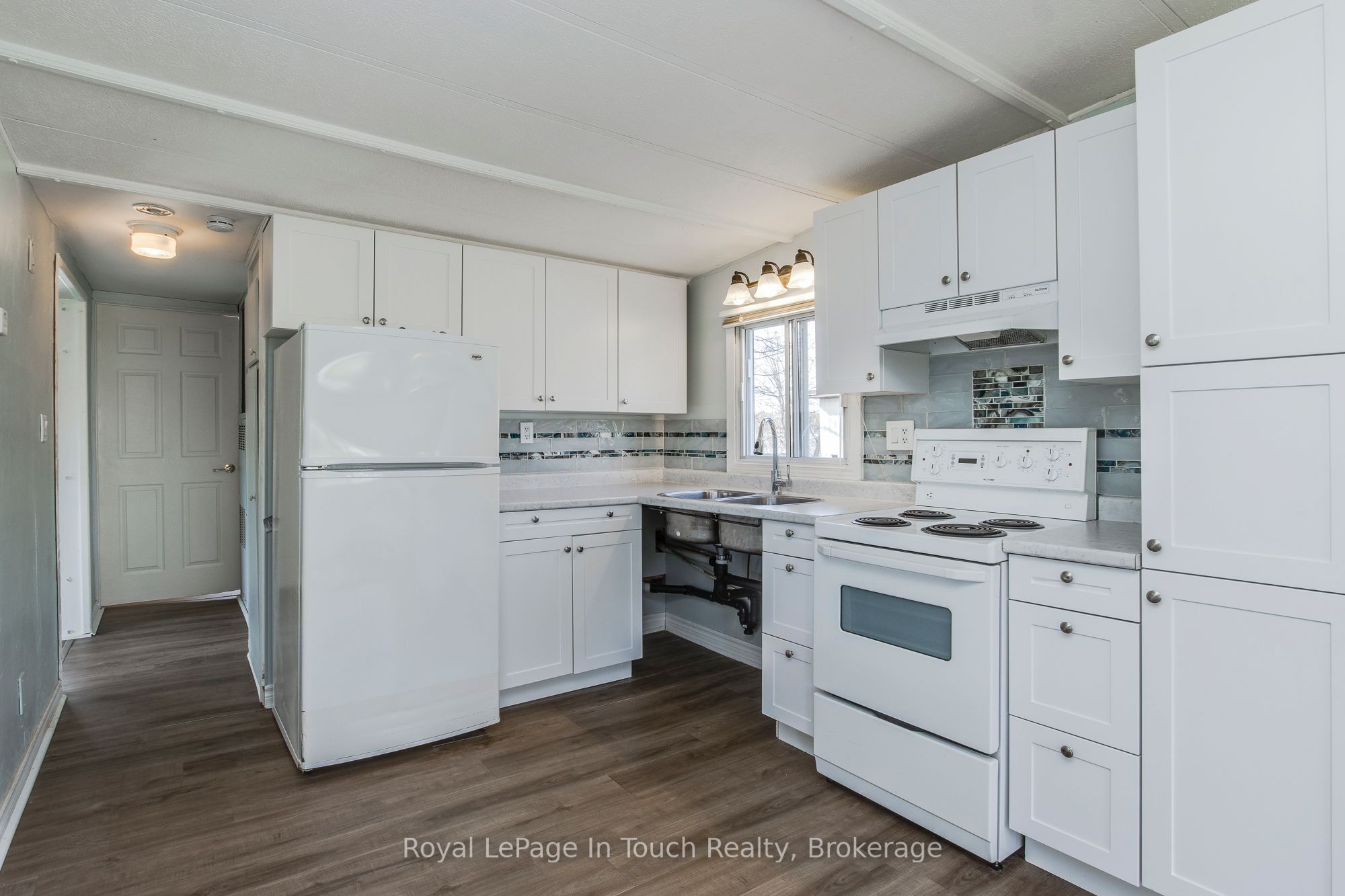 8 Lakeshore Road Property Photo 8