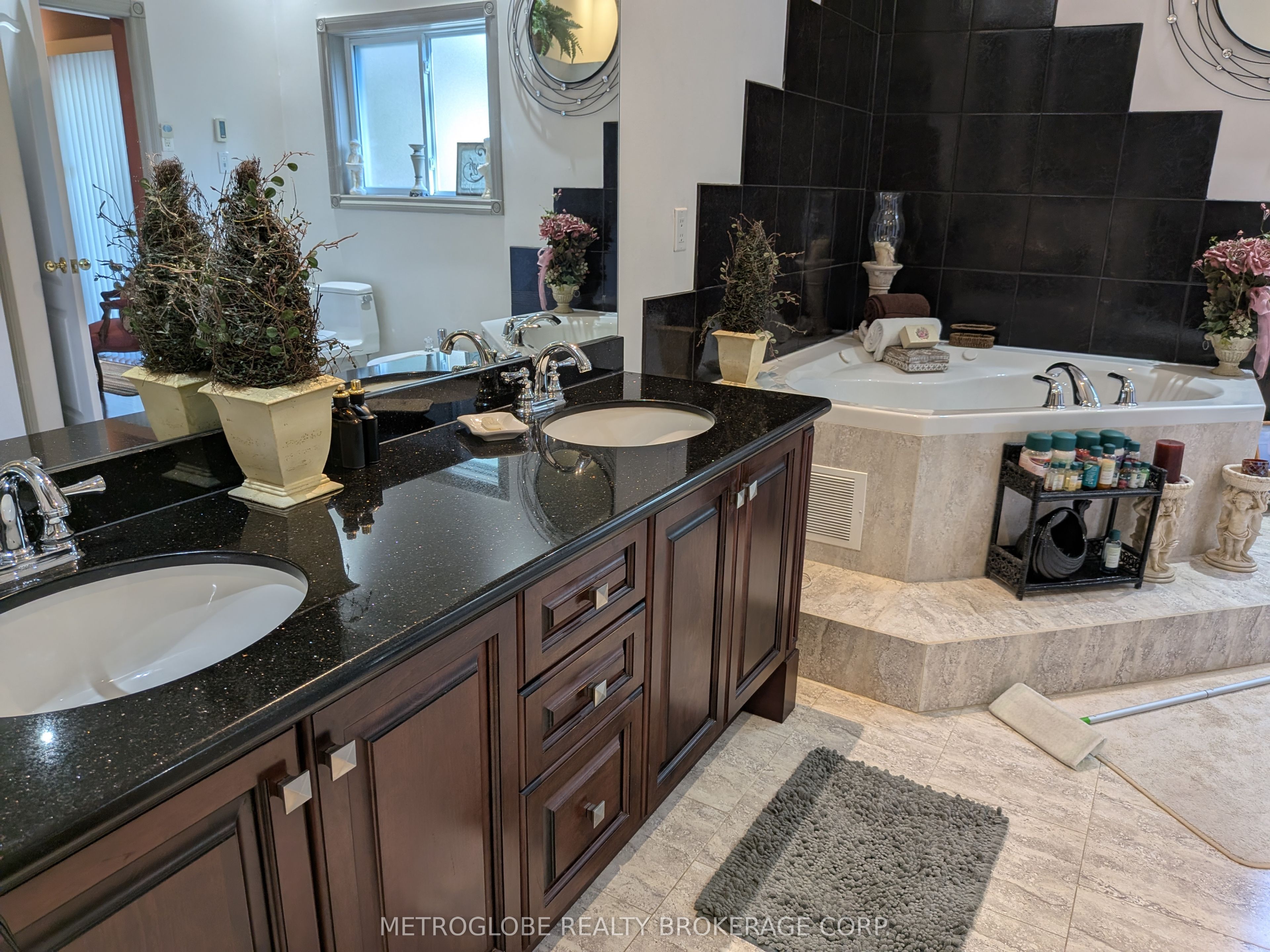 56 Idlewood Drive S Property Photo 18