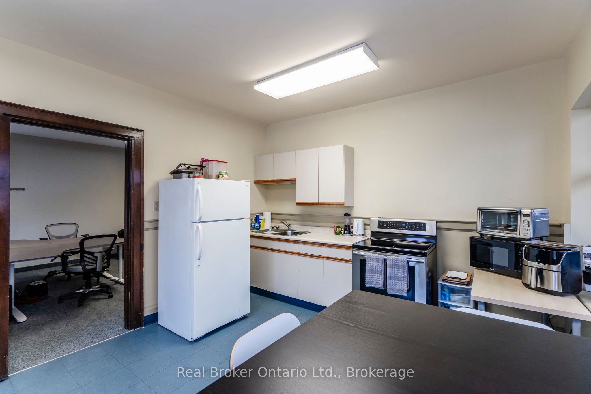 270 King Street Property Photo 20