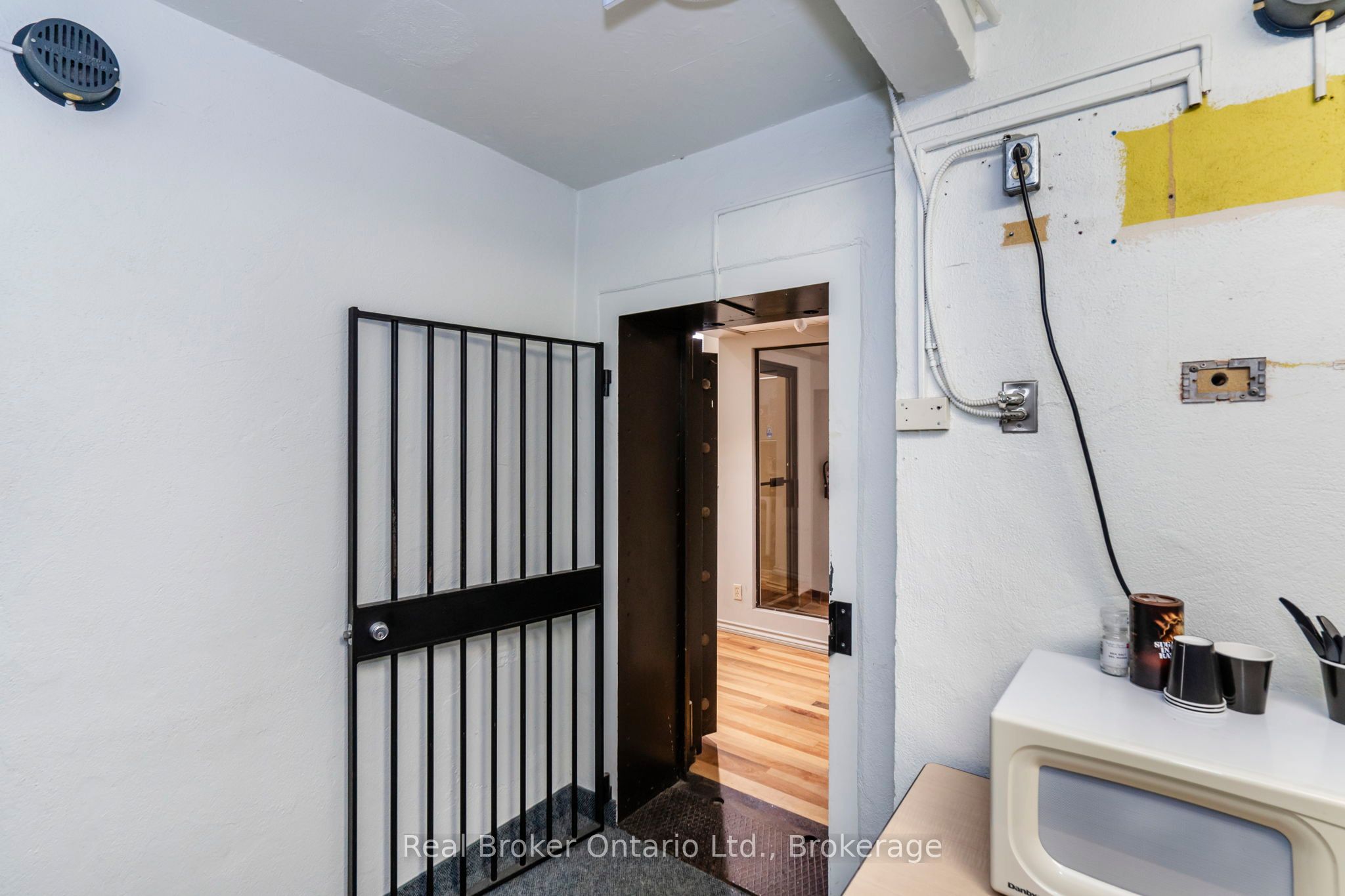 270 King Street Property Photo 22