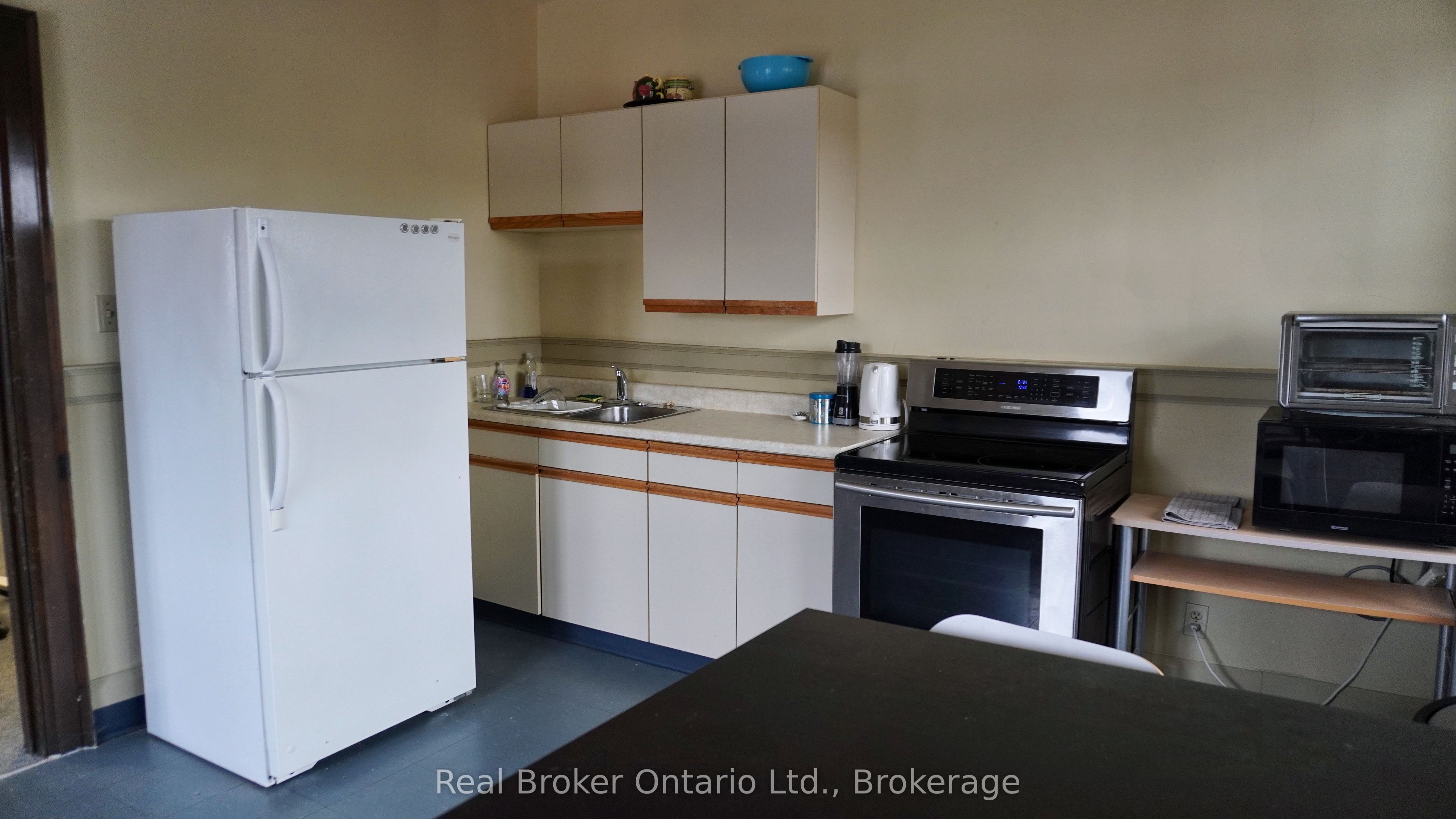 270 King Street Property Photo 23