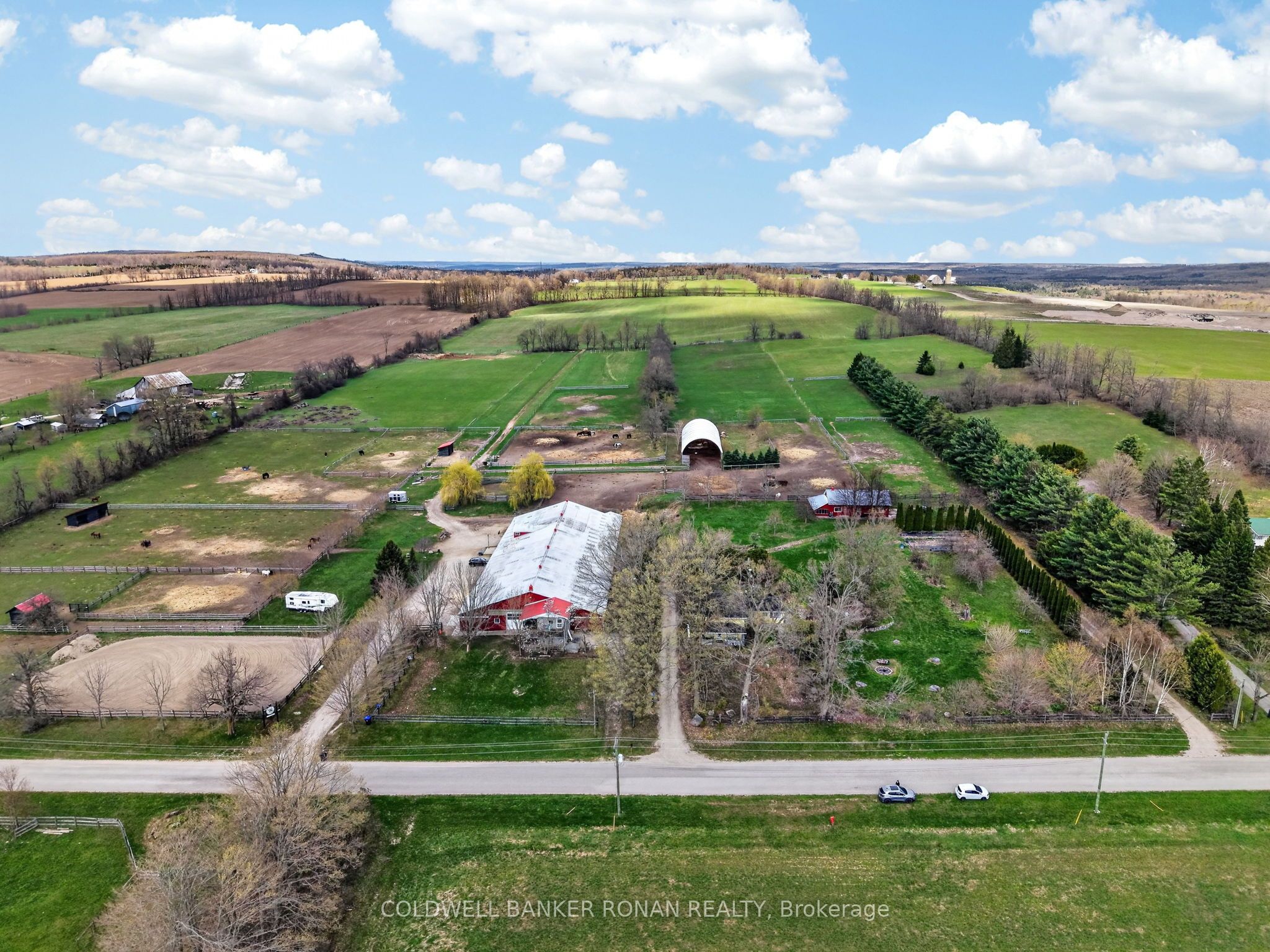 4479 2nd Line N Property Photo 1