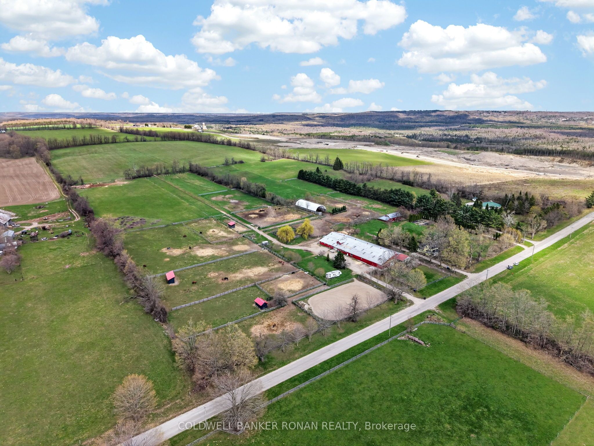4479 2nd Line N Property Photo 1