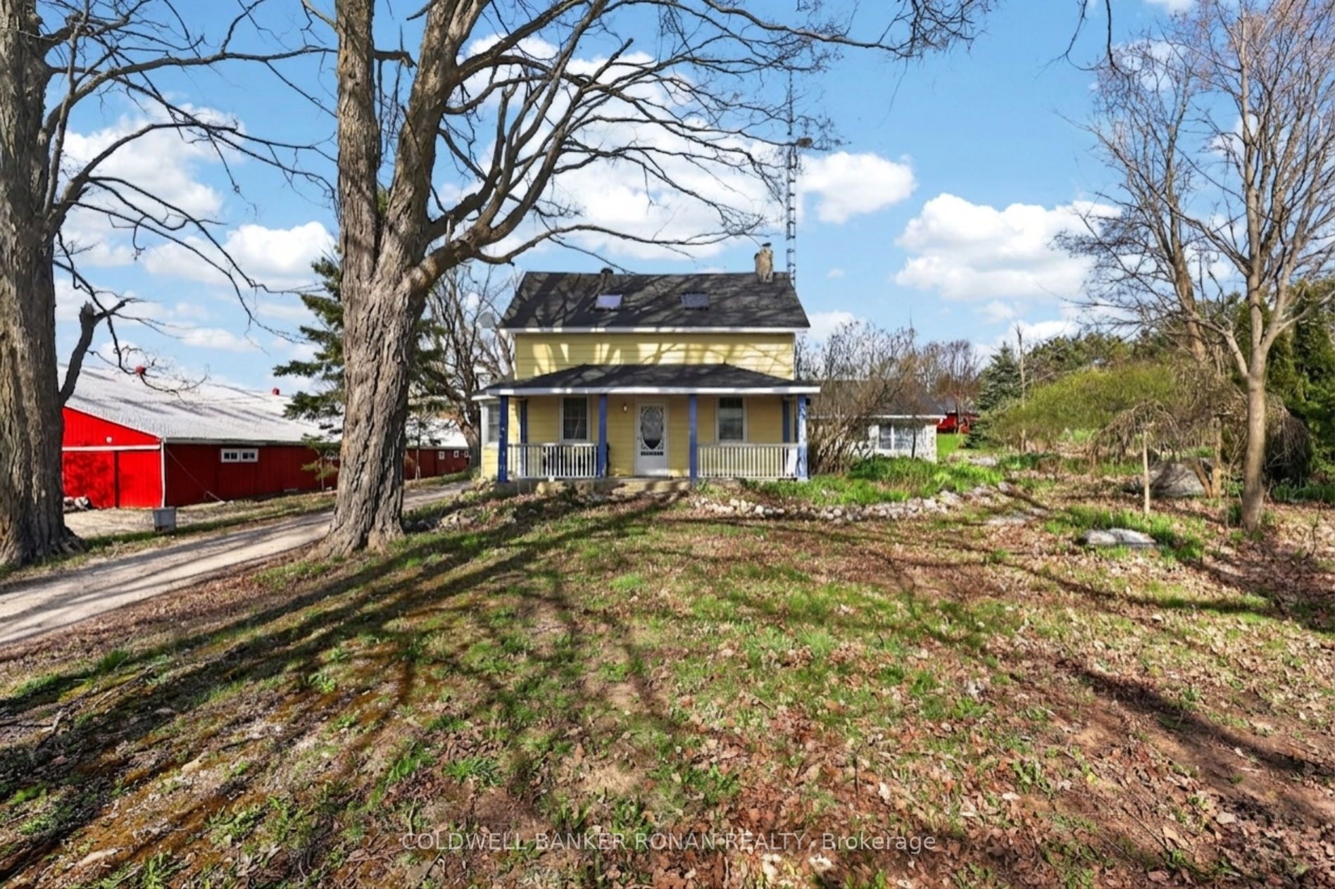 4479 2nd Line N Property Photo 3