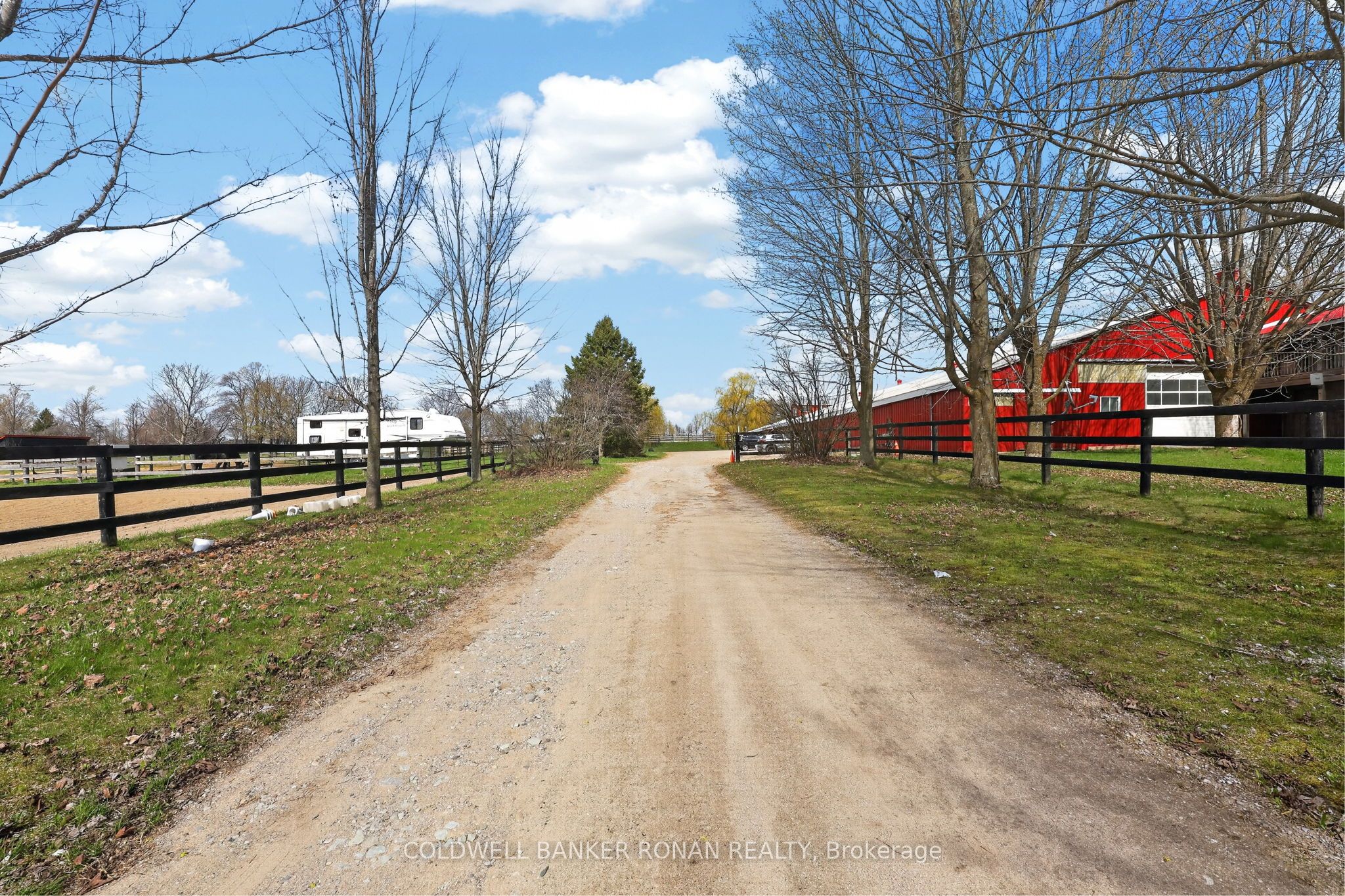 4479 2nd Line N Property Photo 4