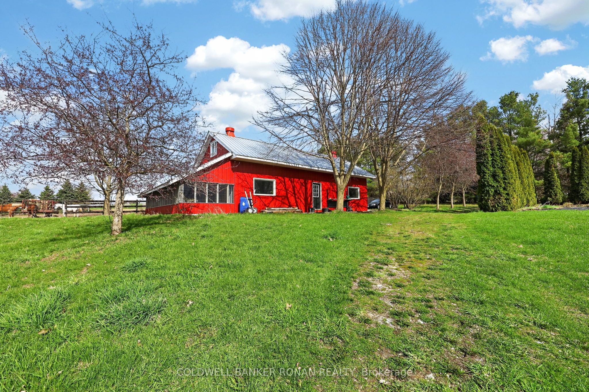 4479 2nd Line N Property Photo 15