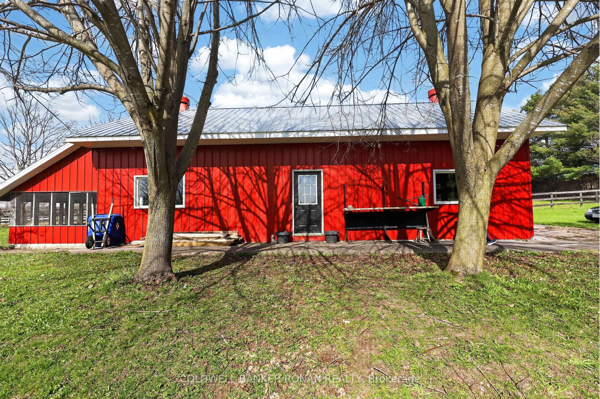 4479 2nd Line N Property Photo 17