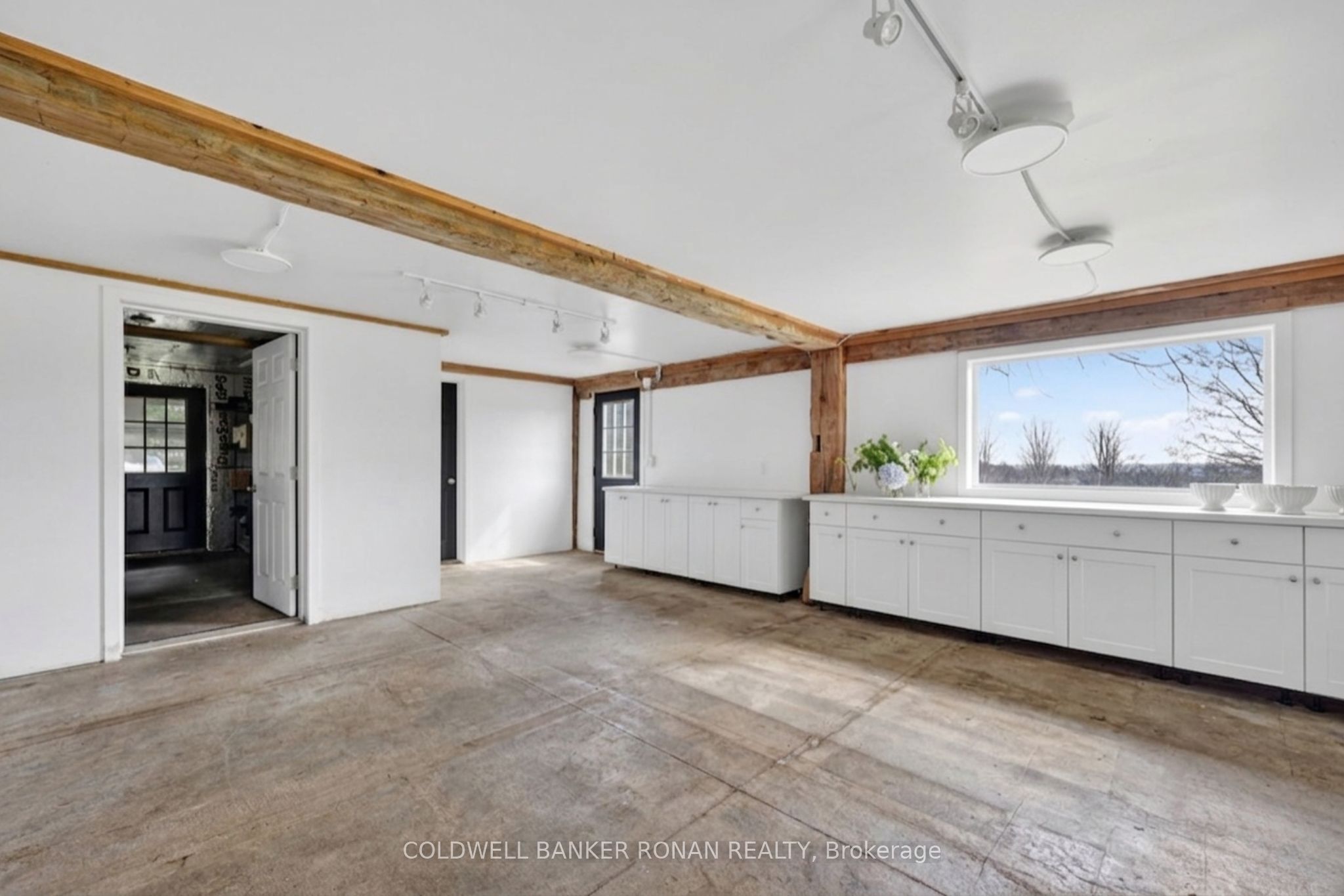 4479 2nd Line N Property Photo 18