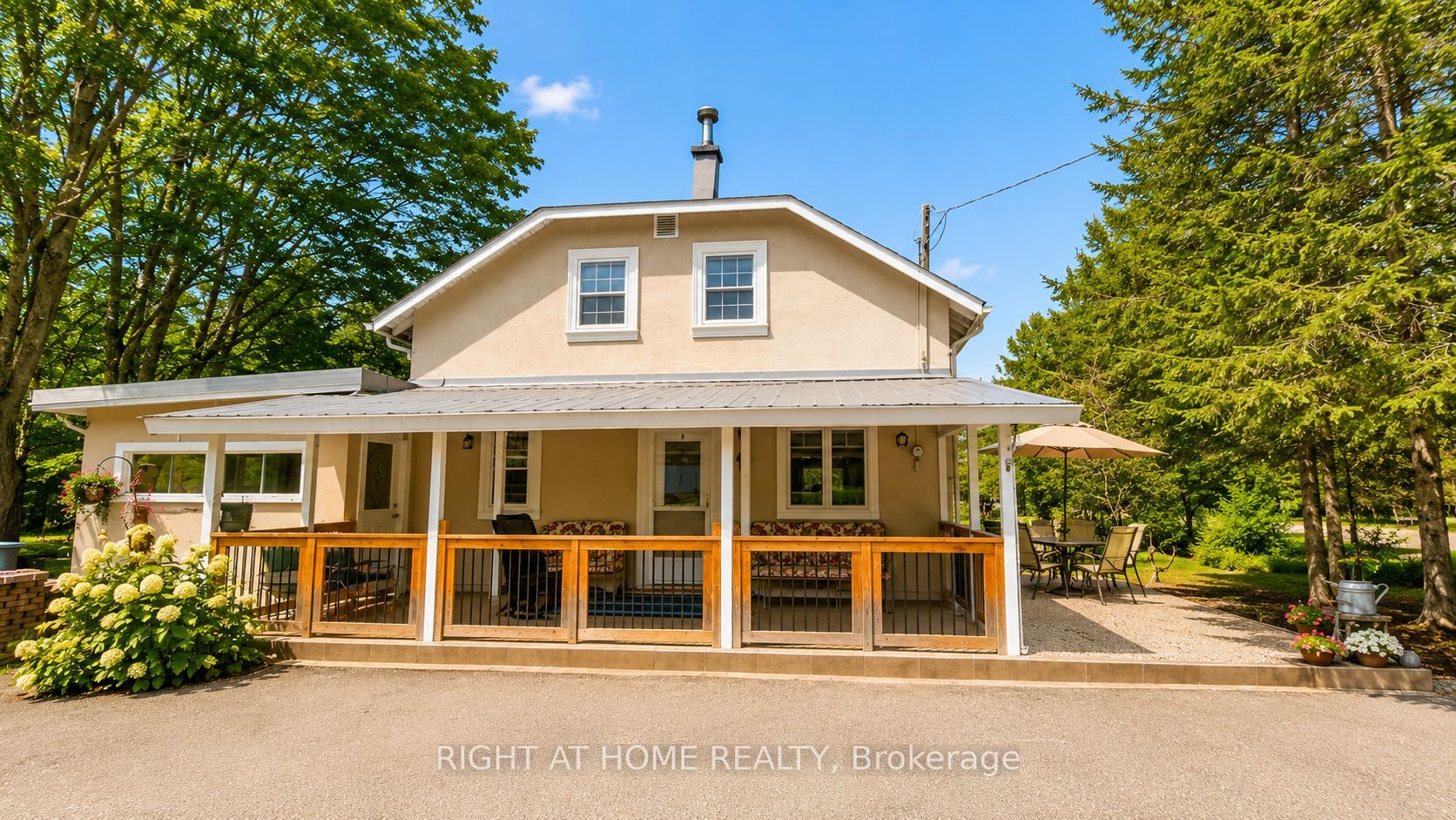 640 Tiny Beaches Road N Property Photo 2