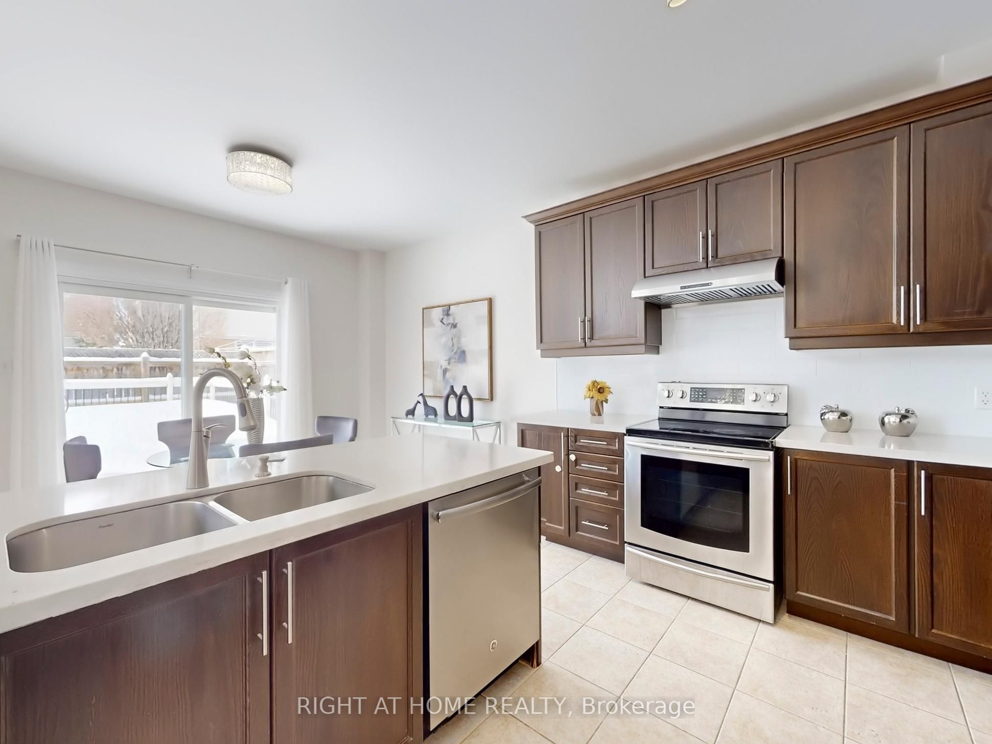 20 Charlemagne Avenue Property Photo 7