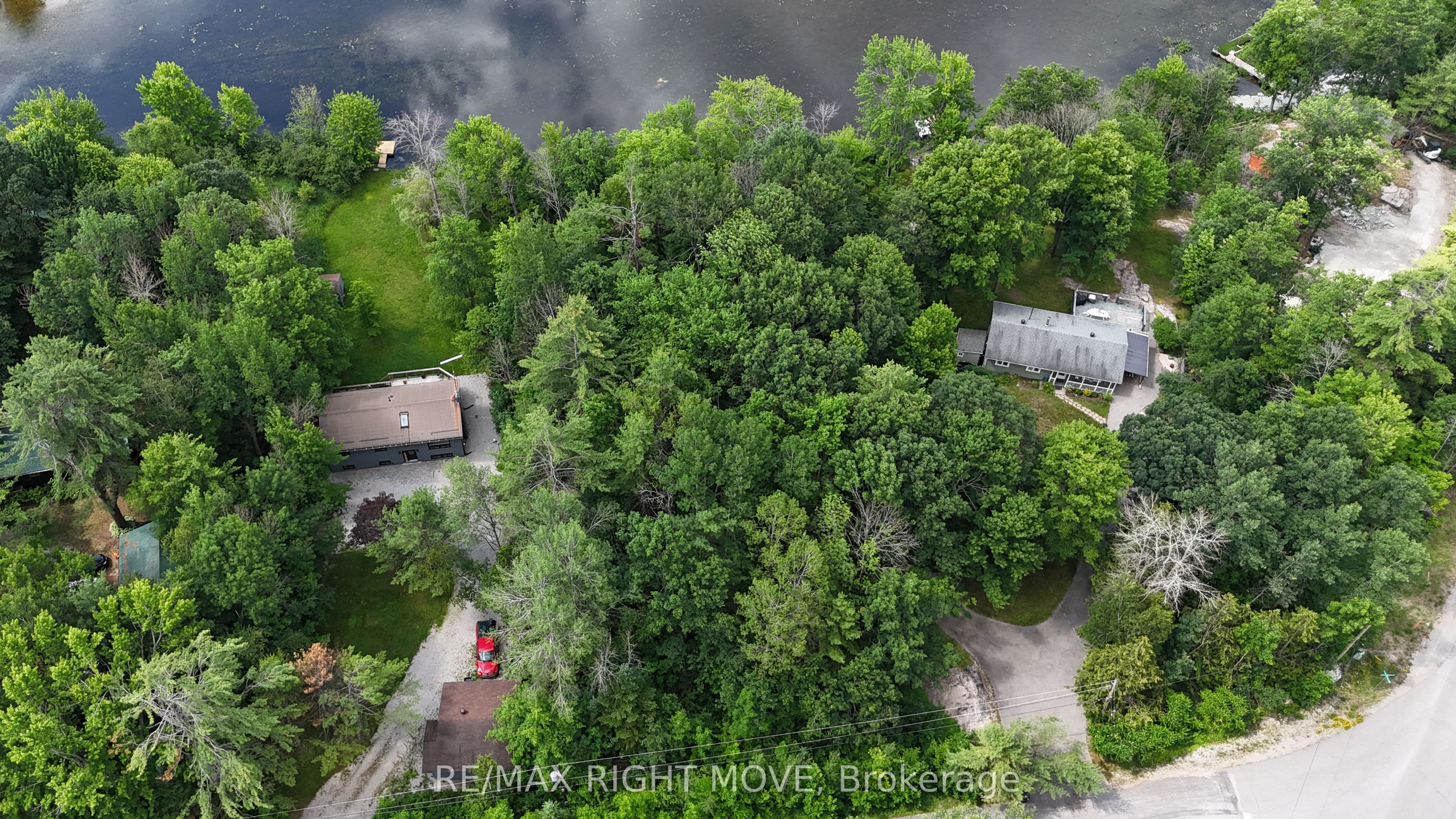 5123 Severn Pines Crescent Property Photo 3