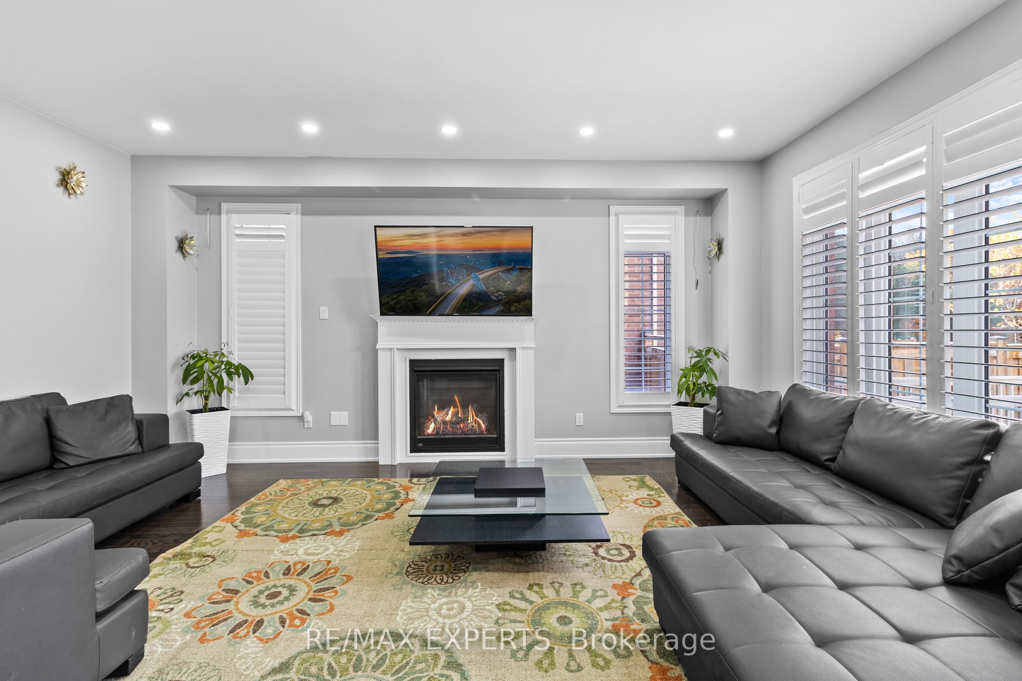 22 Travers Gate Property Photo 5