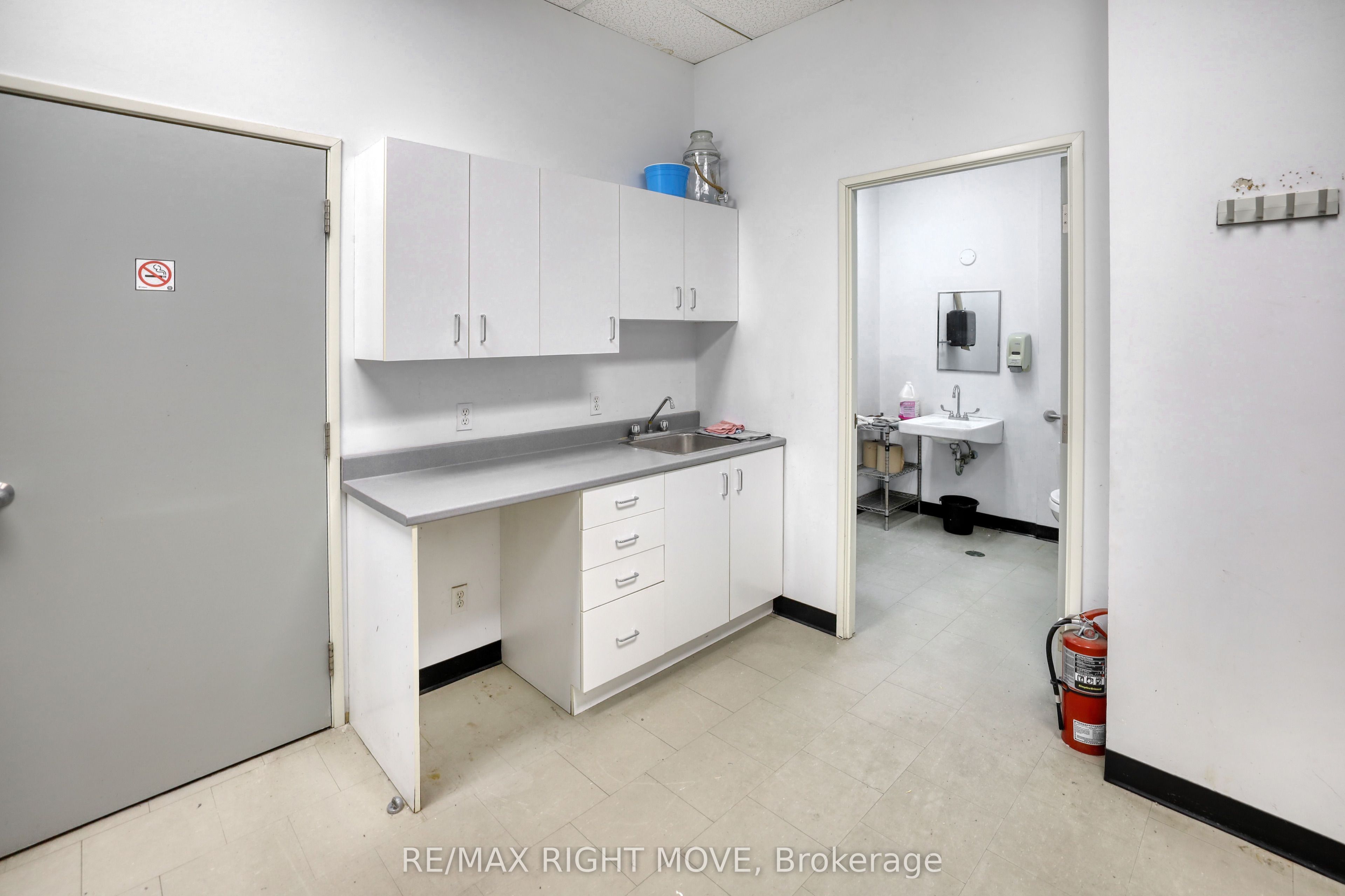 170 Memorial Avenue 1a Property Photo 6