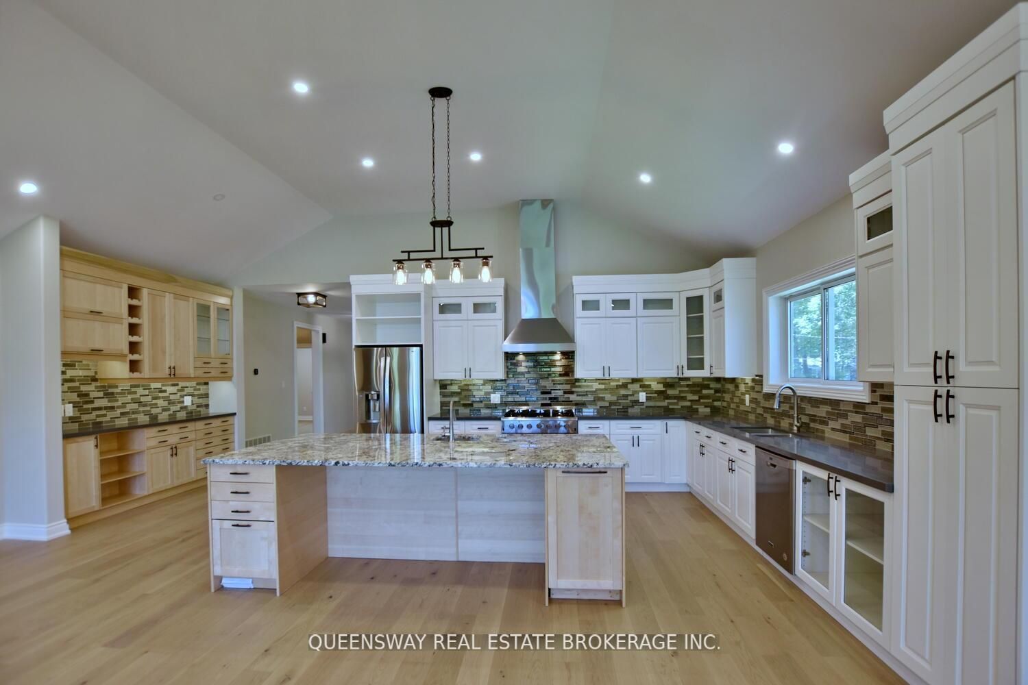 1852 River Road W Property Photo 6
