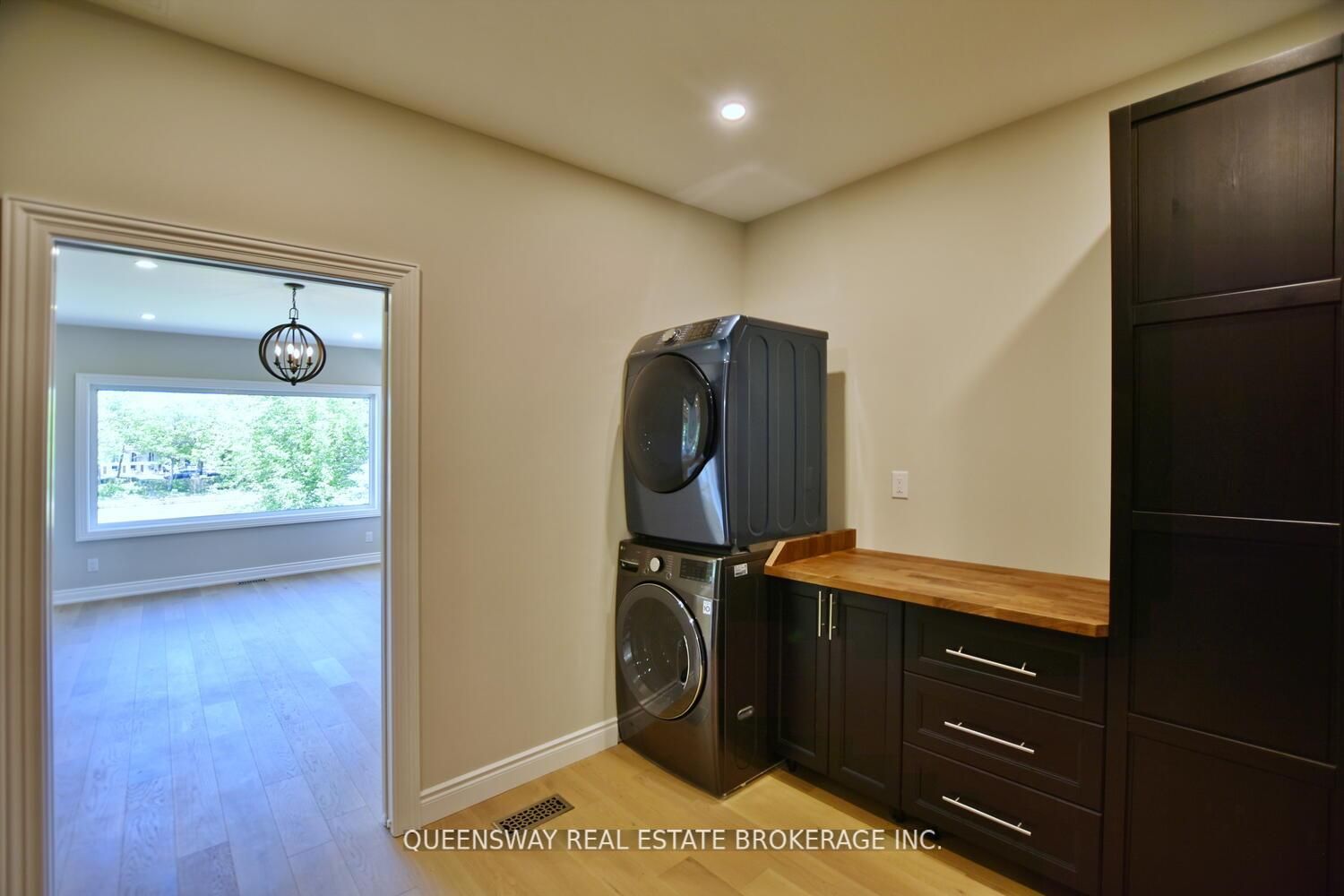 1852 River Road W Property Photo 12