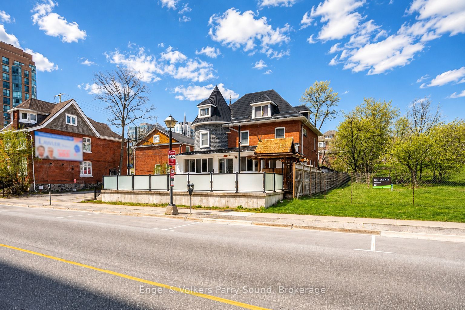 168 Dunlop Street E
