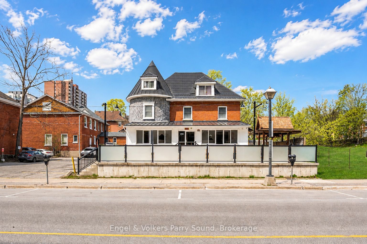168 Dunlop Street E Property Photo 2