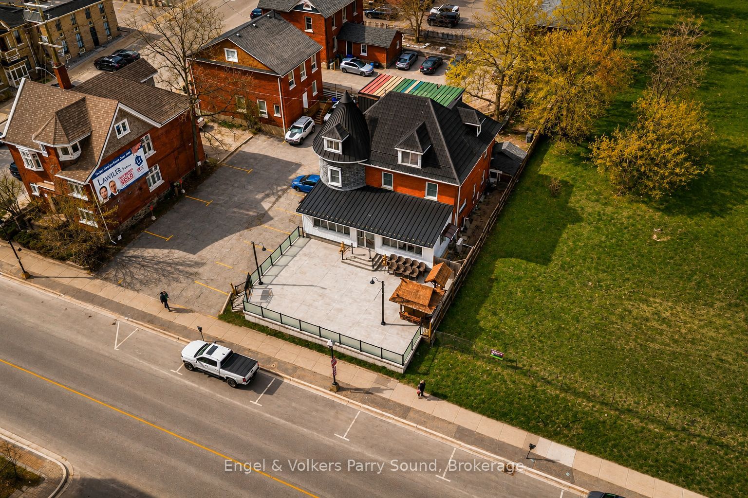 168 Dunlop Street E Property Photo 4