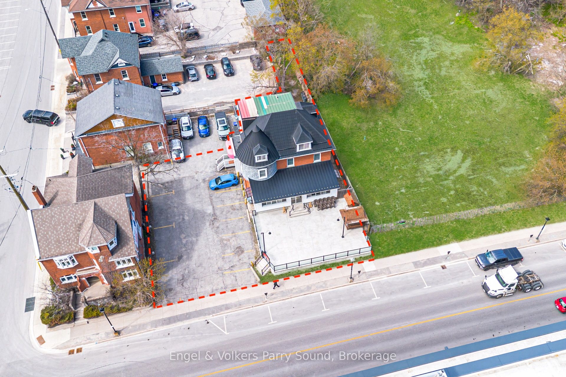 168 Dunlop Street E Property Photo 5