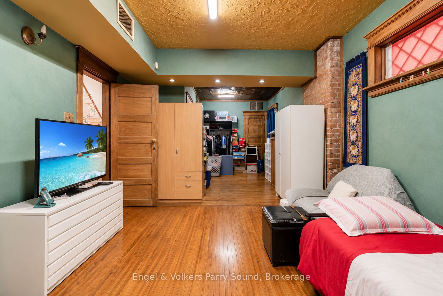 168 Dunlop Street E Property Photo 26