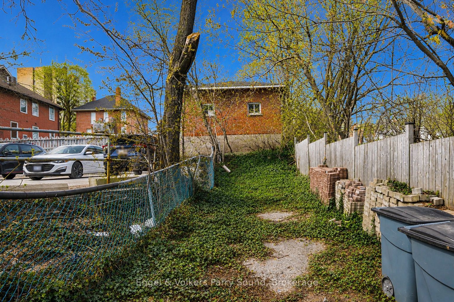 168 Dunlop Street E Property Photo 32