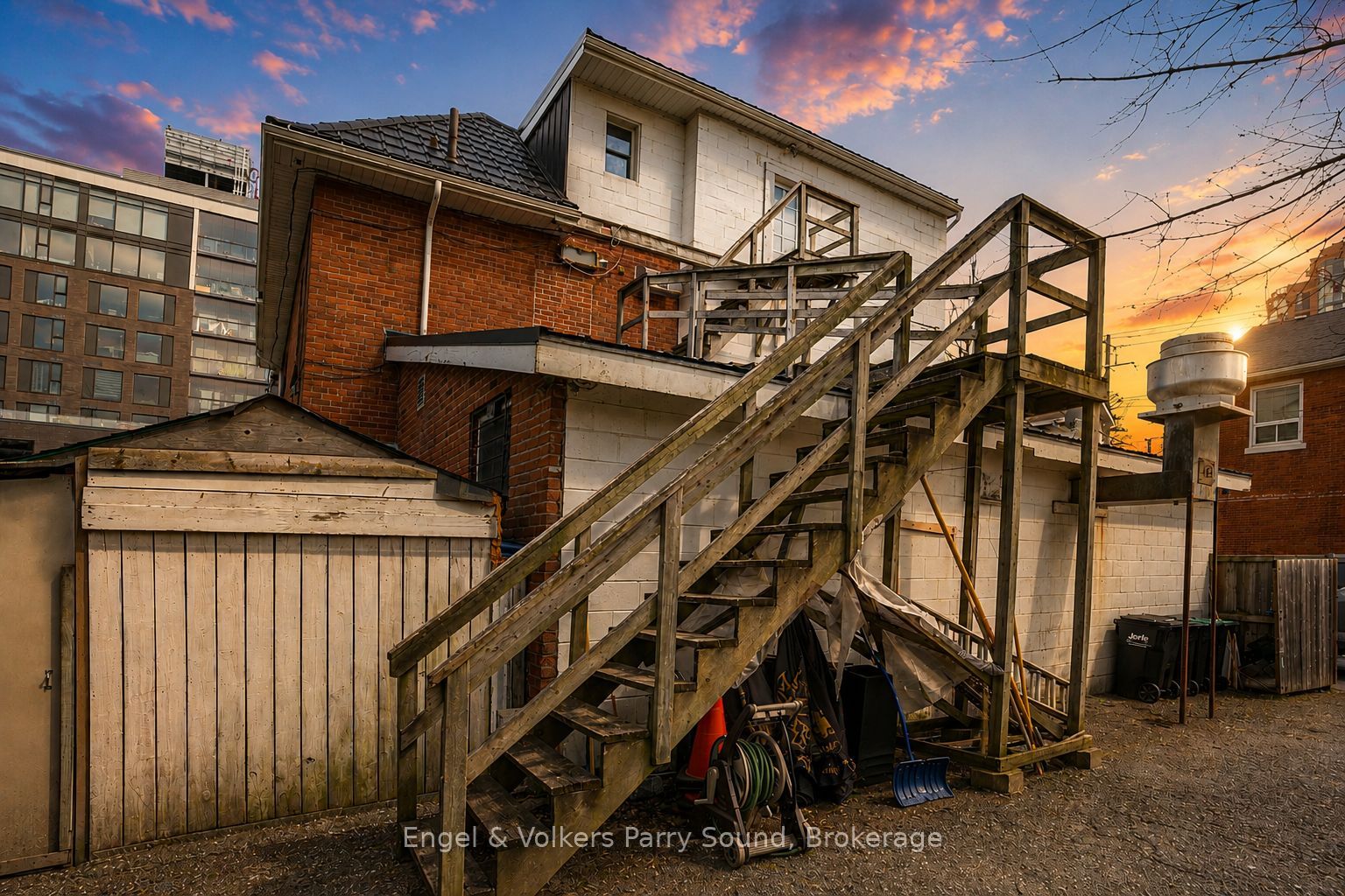 168 Dunlop Street E Property Photo 33