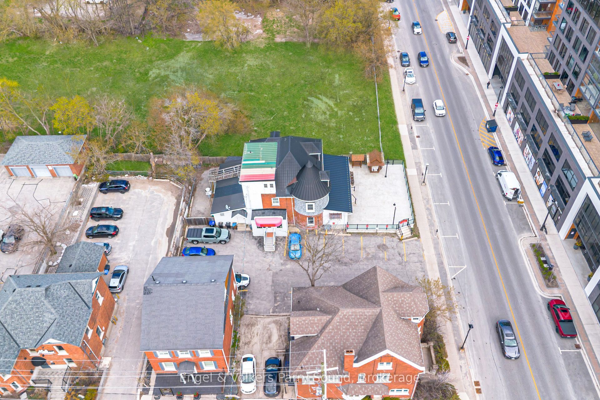 168 Dunlop Street E Property Photo 35