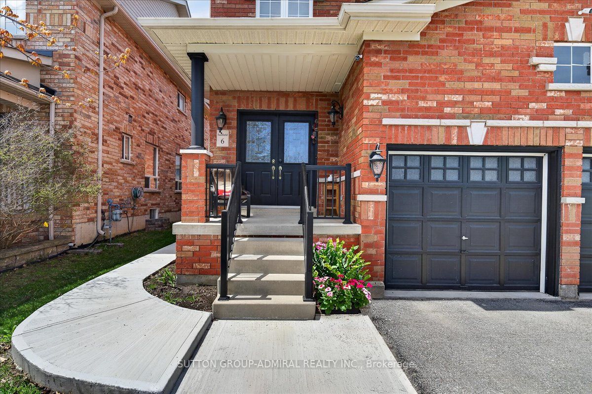 6 White Crescent Property Photo 2