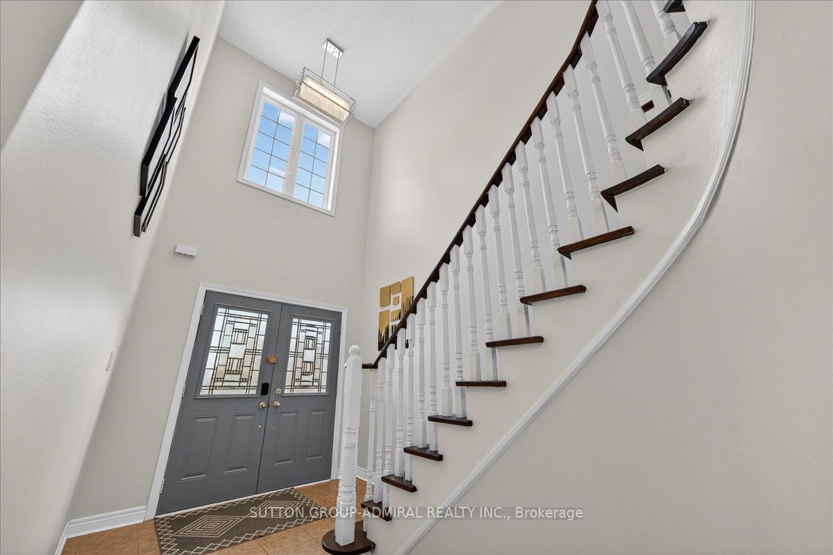 6 White Crescent Property Photo 4