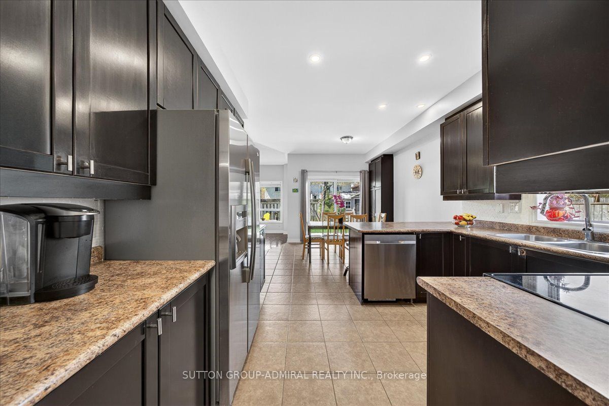 6 White Crescent Property Photo 6