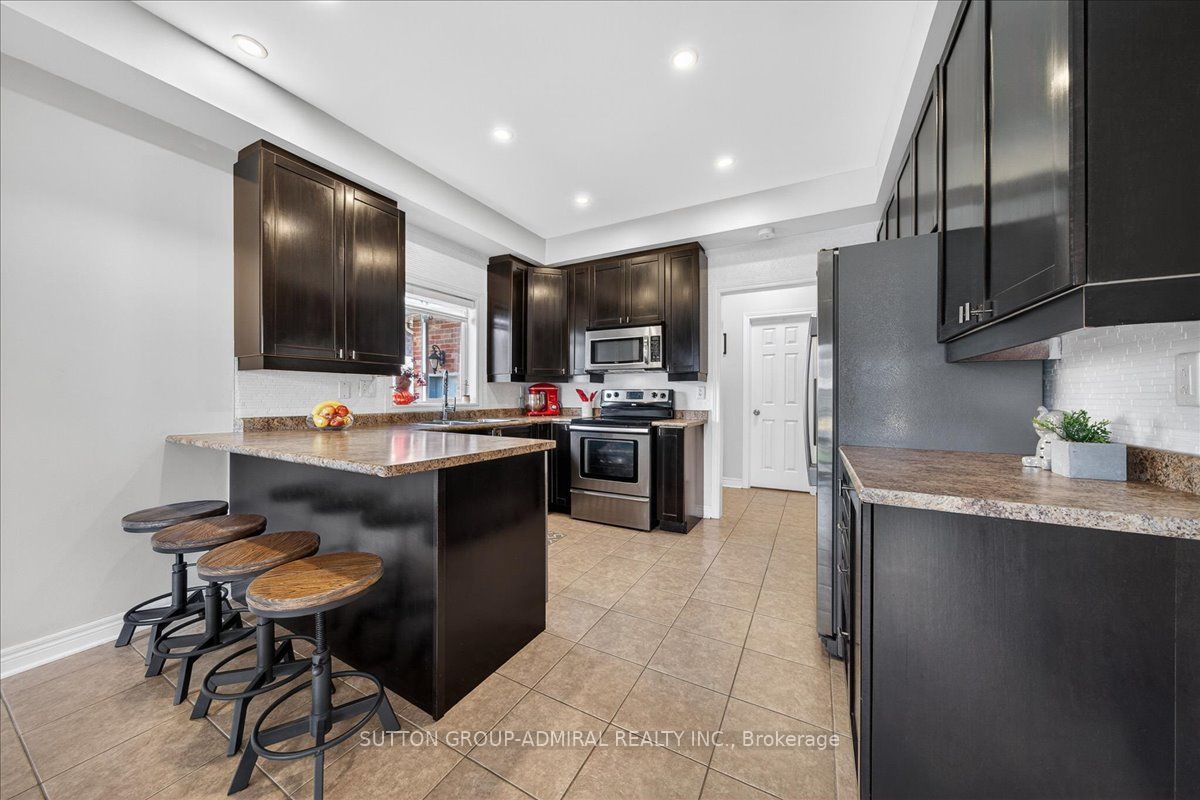 6 White Crescent Property Photo 8