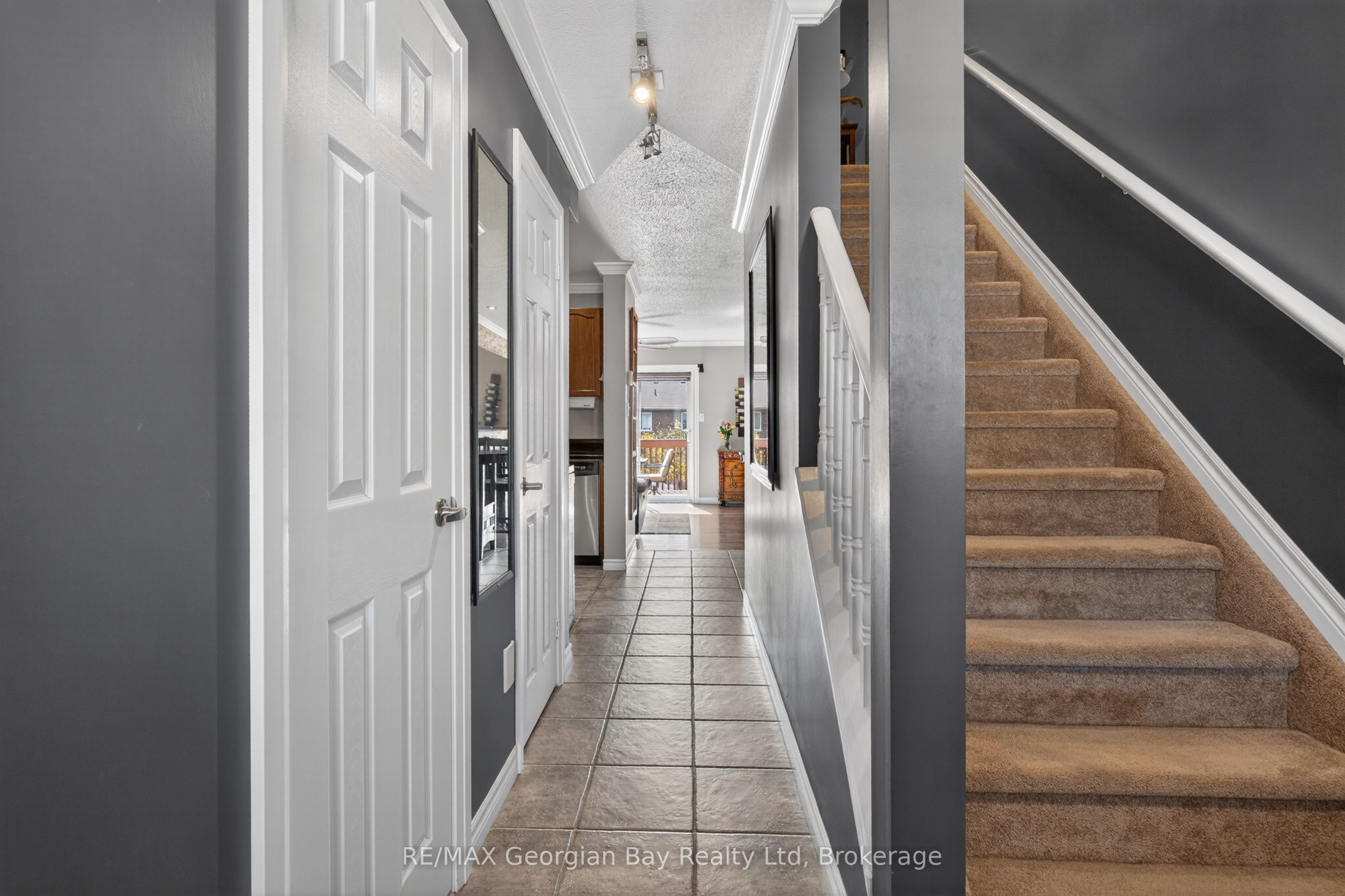 177 Southwinds Crescent Property Photo 4