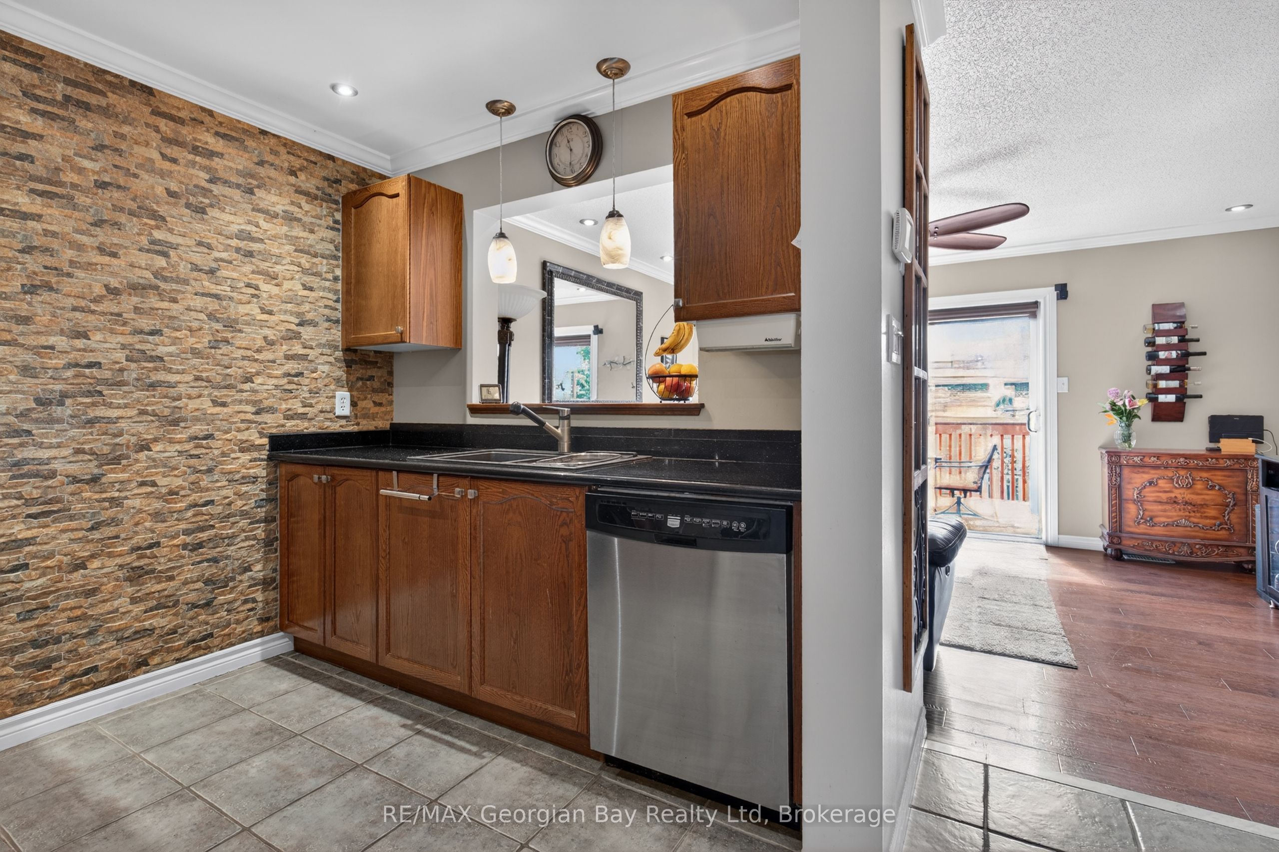 177 Southwinds Crescent Property Photo 7