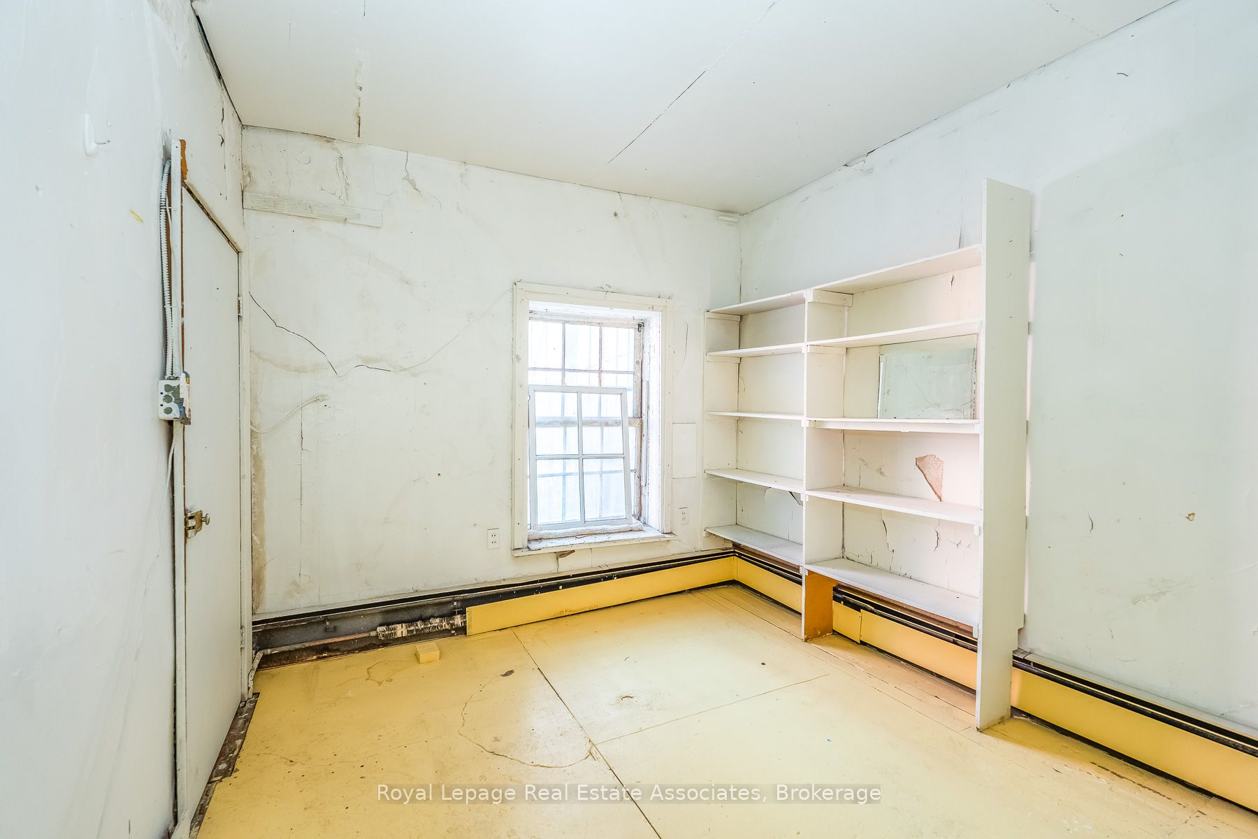 133 Dunlop Street E Property Photo 7