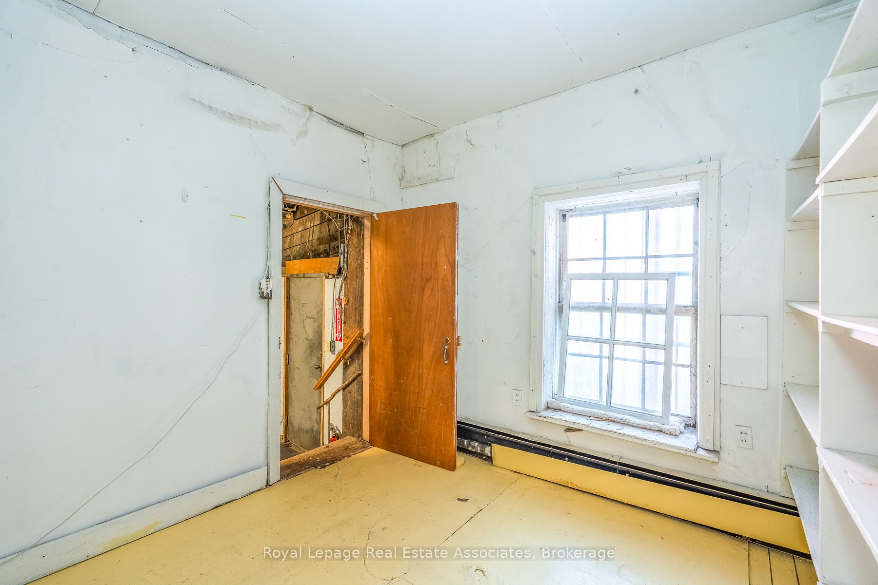 133 Dunlop Street E Property Photo 8