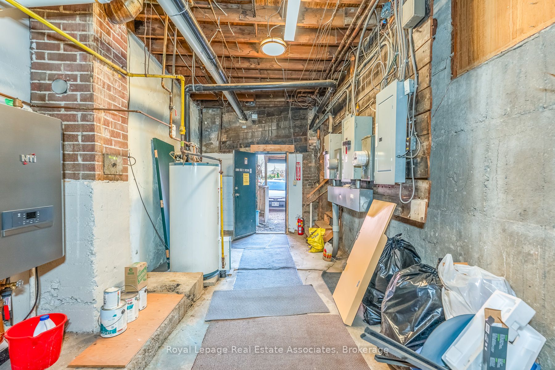 133 Dunlop Street E Property Photo 15