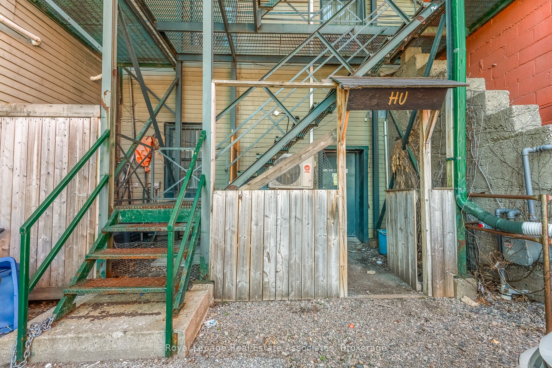 133 Dunlop Street E Property Photo 17