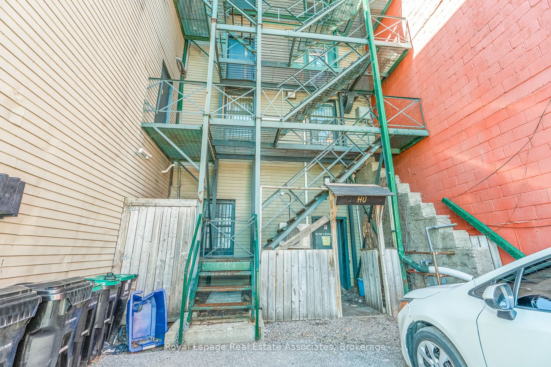 133 Dunlop Street E Property Photo 18