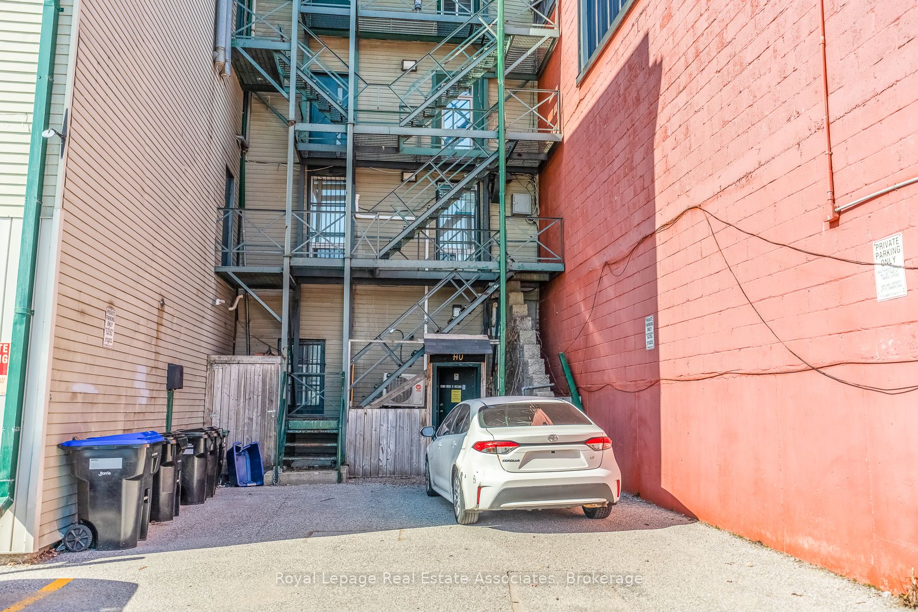 133 Dunlop Street E Property Photo 25
