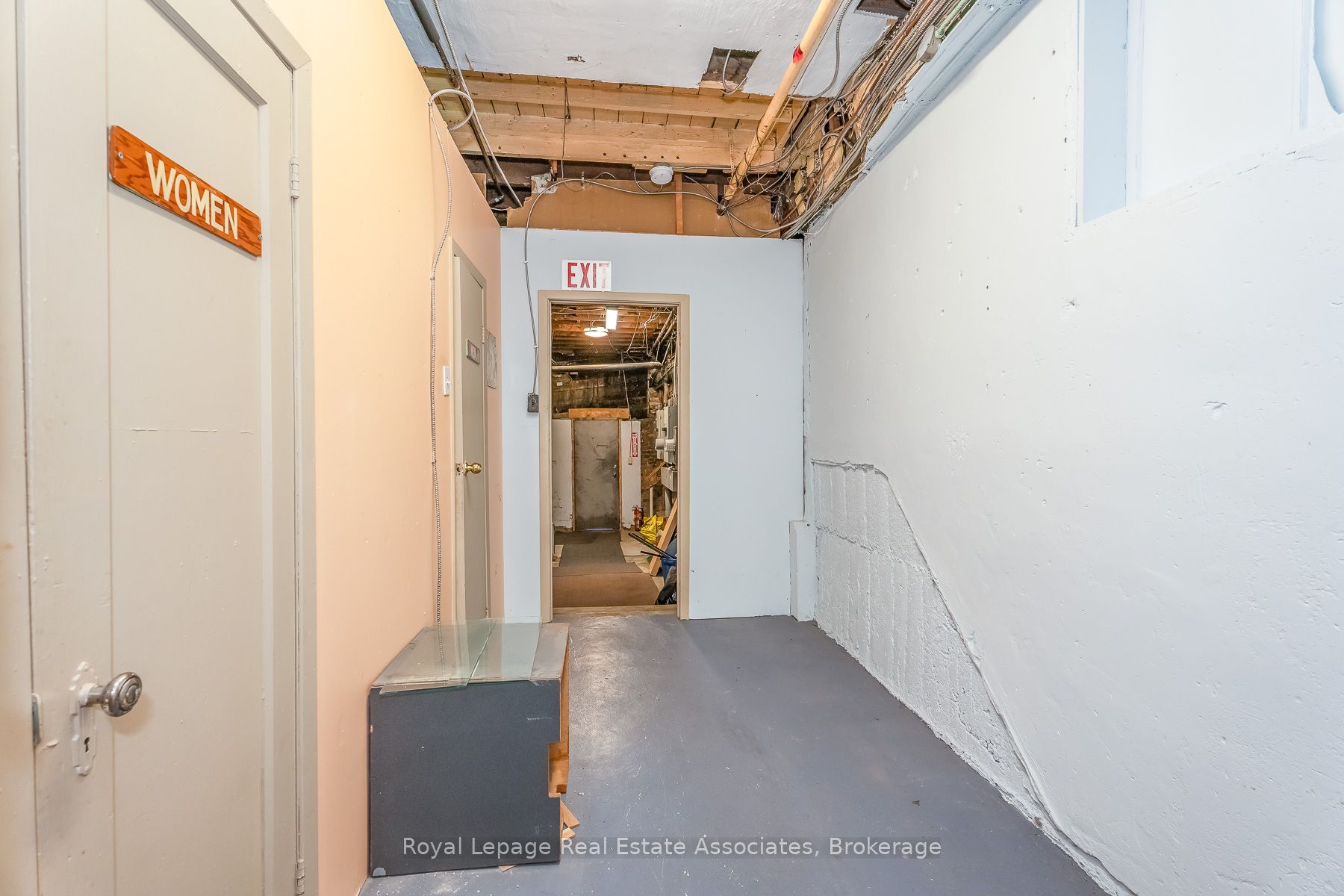 133 Dunlop Street E Property Photo 27