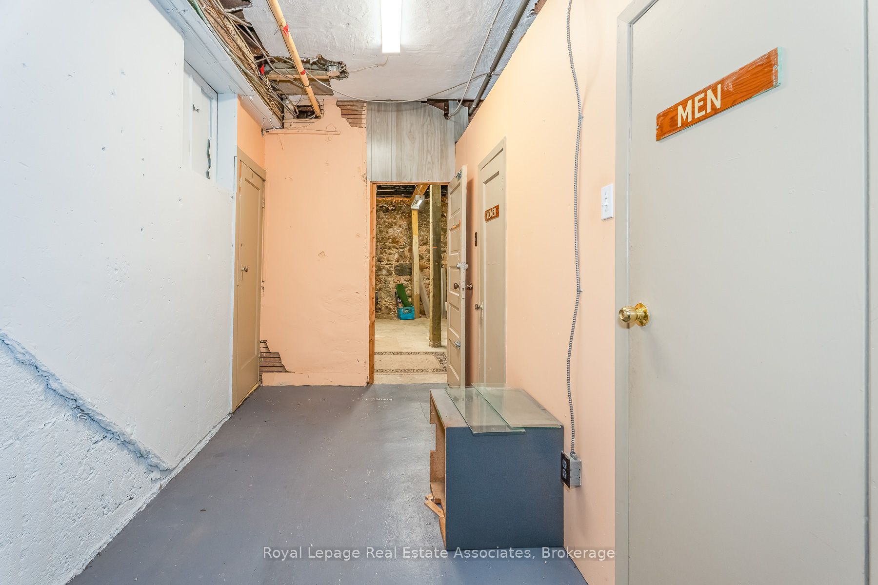 133 Dunlop Street E Property Photo 32
