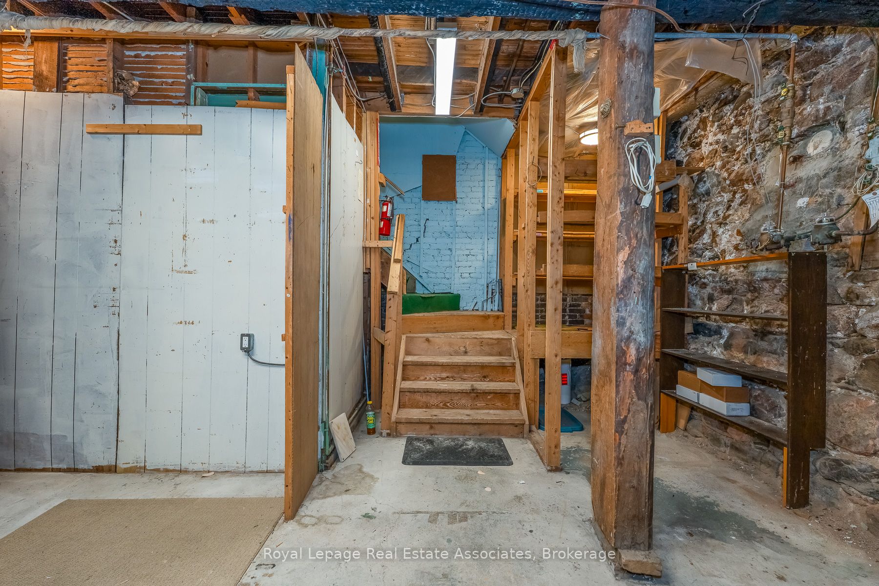 133 Dunlop Street E Property Photo 33