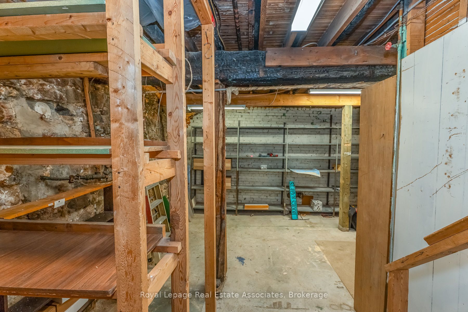 133 Dunlop Street E Property Photo 37